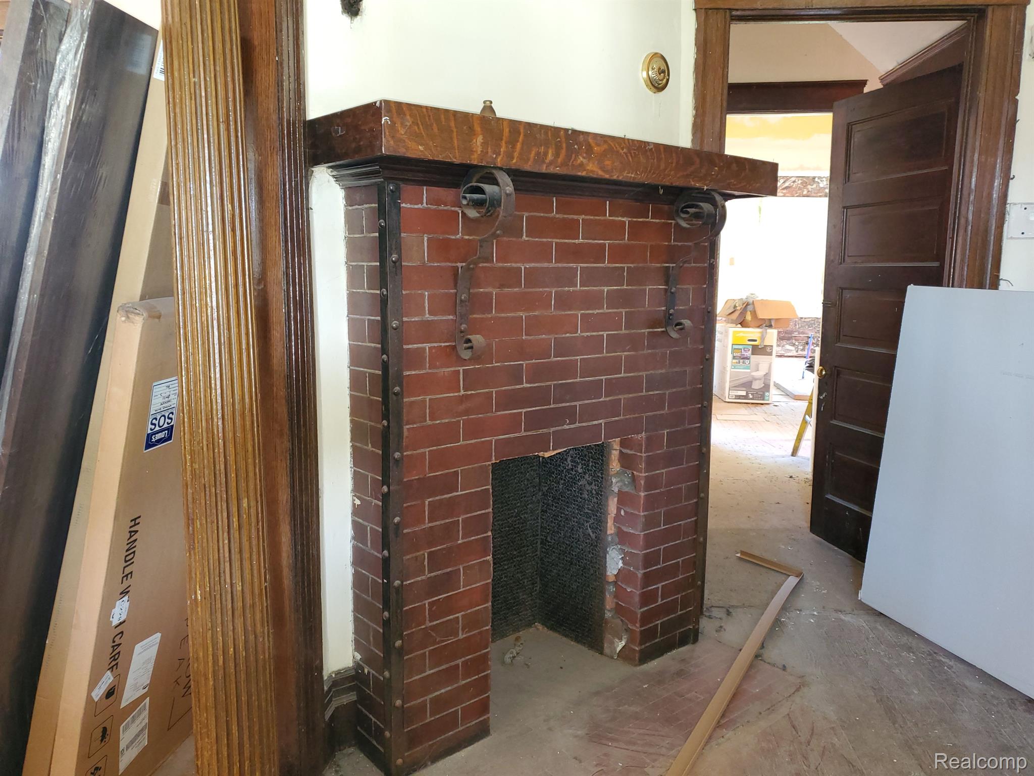 819 E GRAND Boulevard