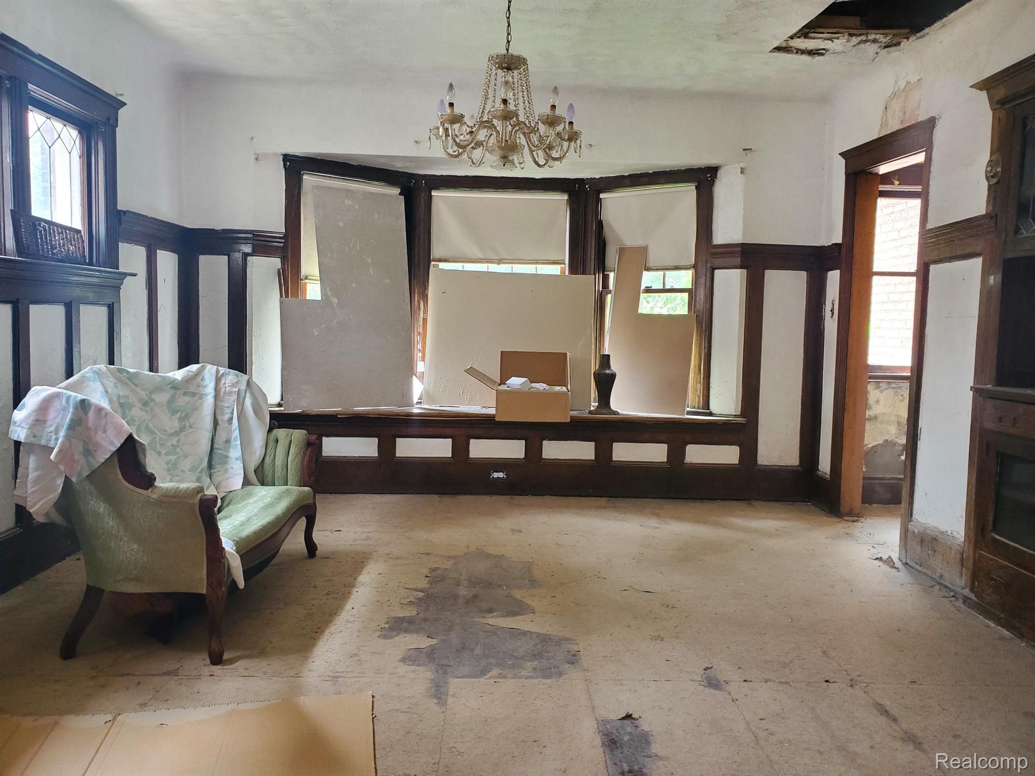 819 E GRAND Boulevard