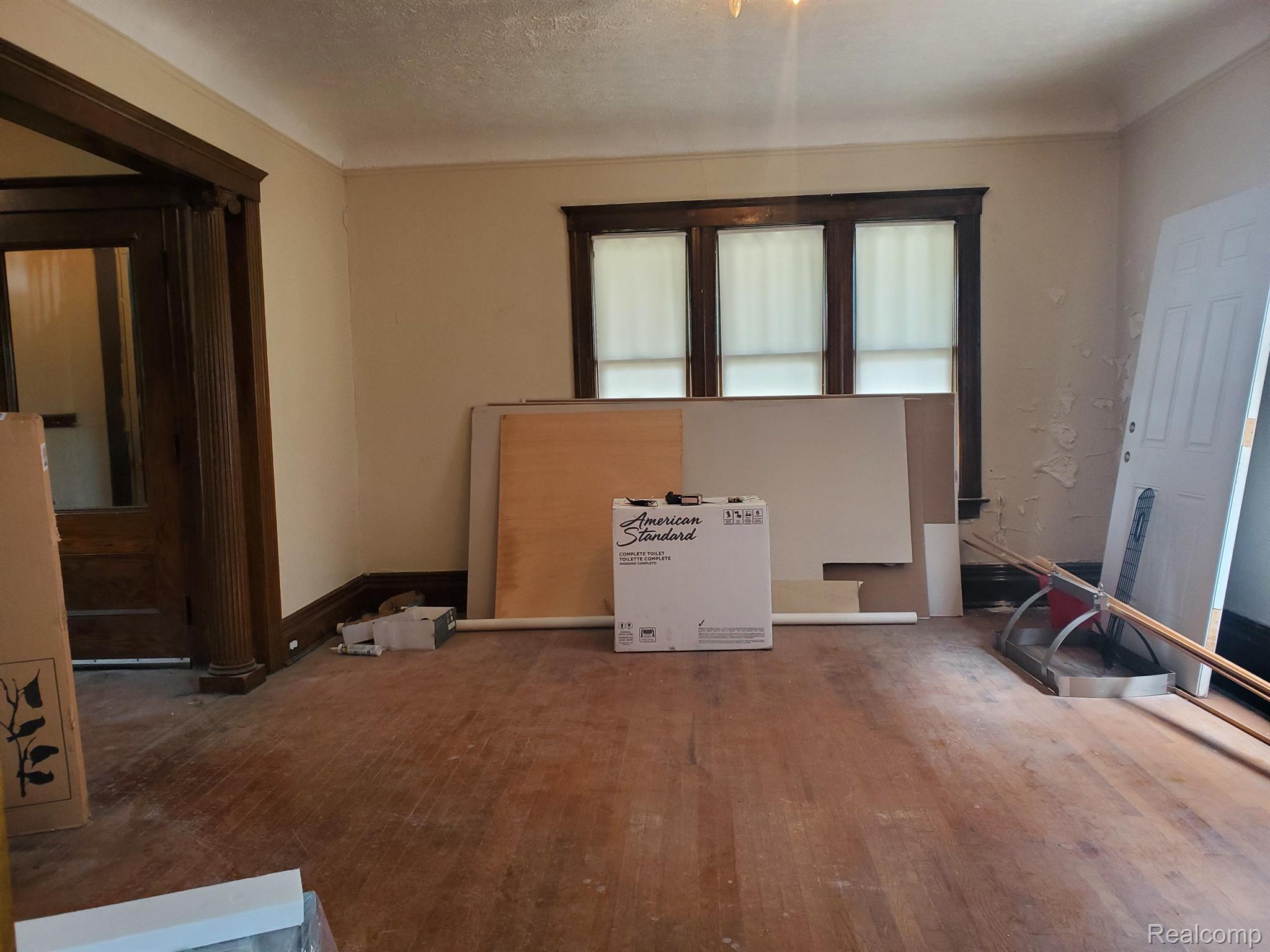 819 E GRAND Boulevard