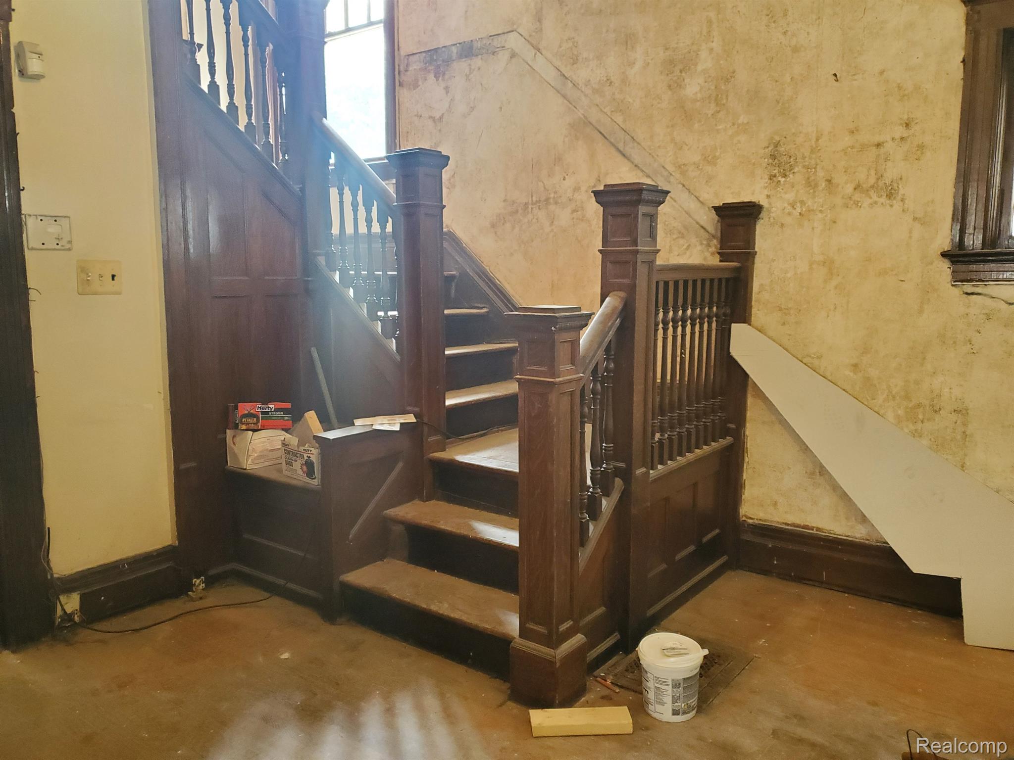 819 E GRAND Boulevard