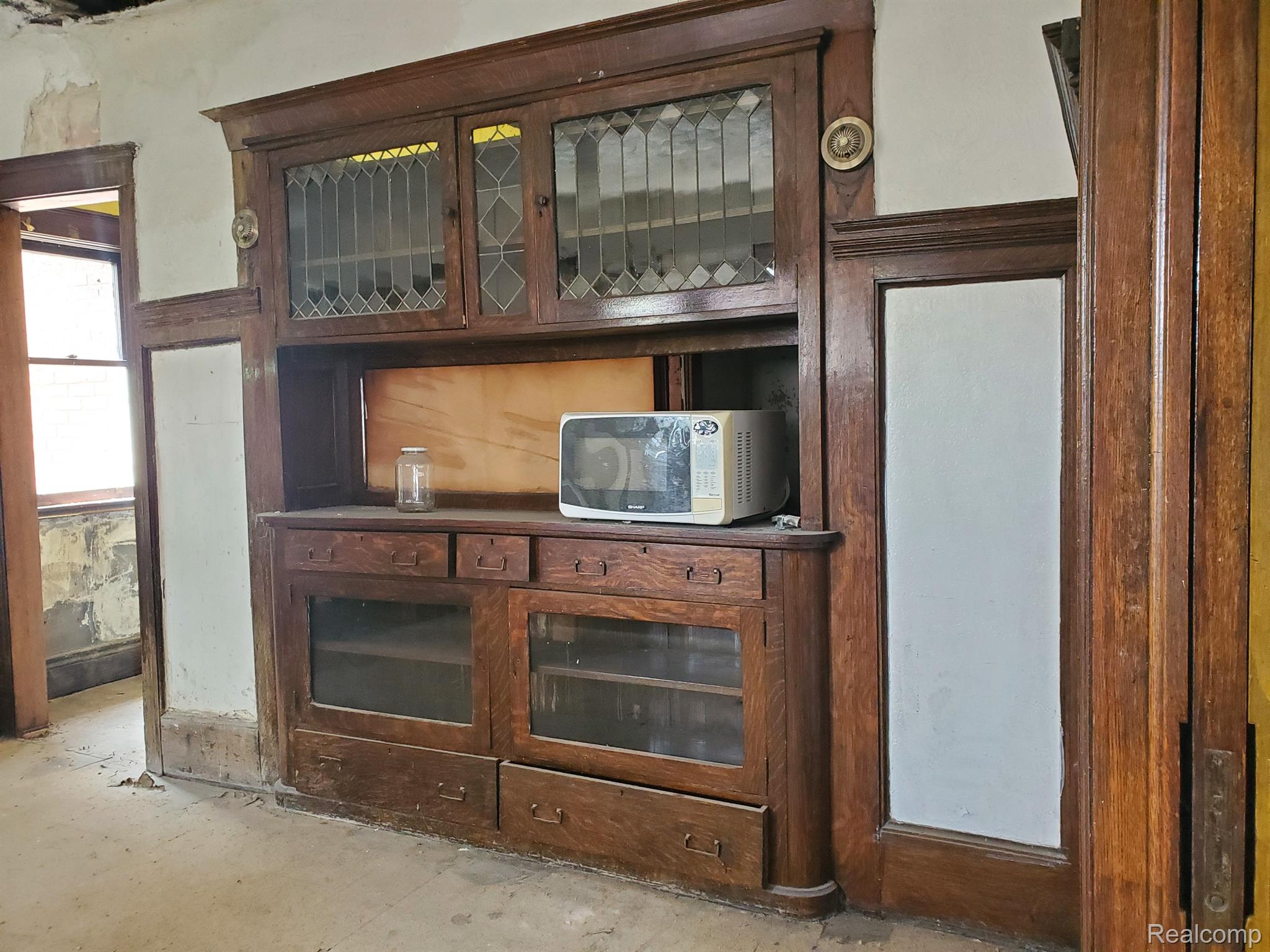 819 E GRAND Boulevard