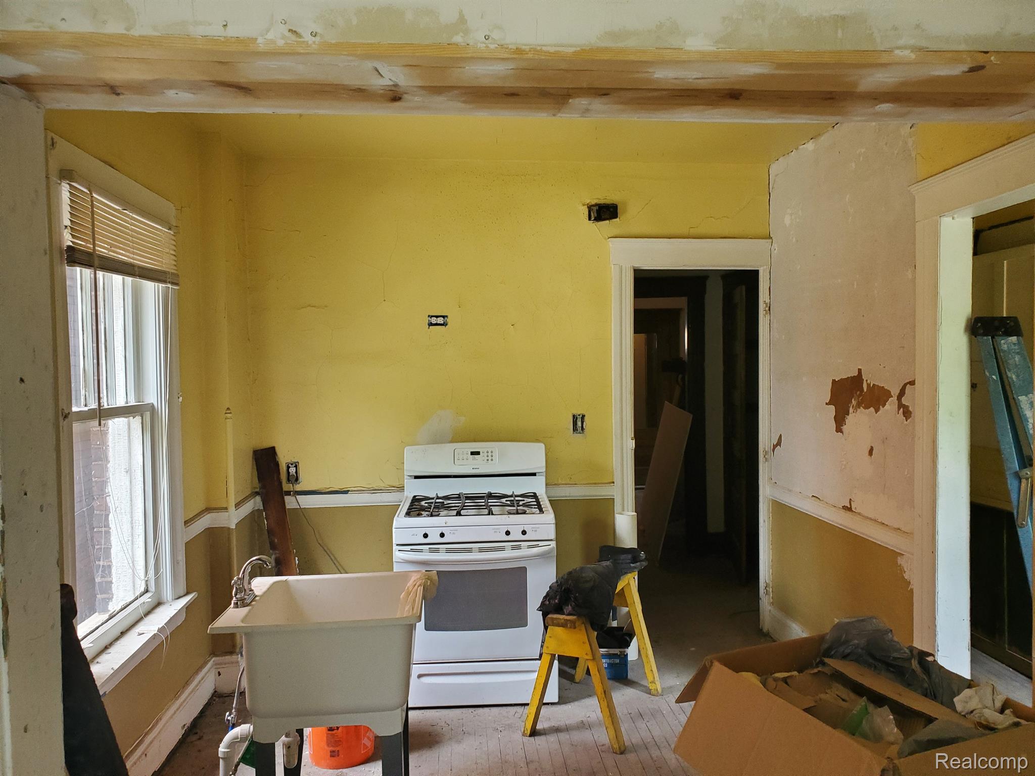 819 E GRAND Boulevard