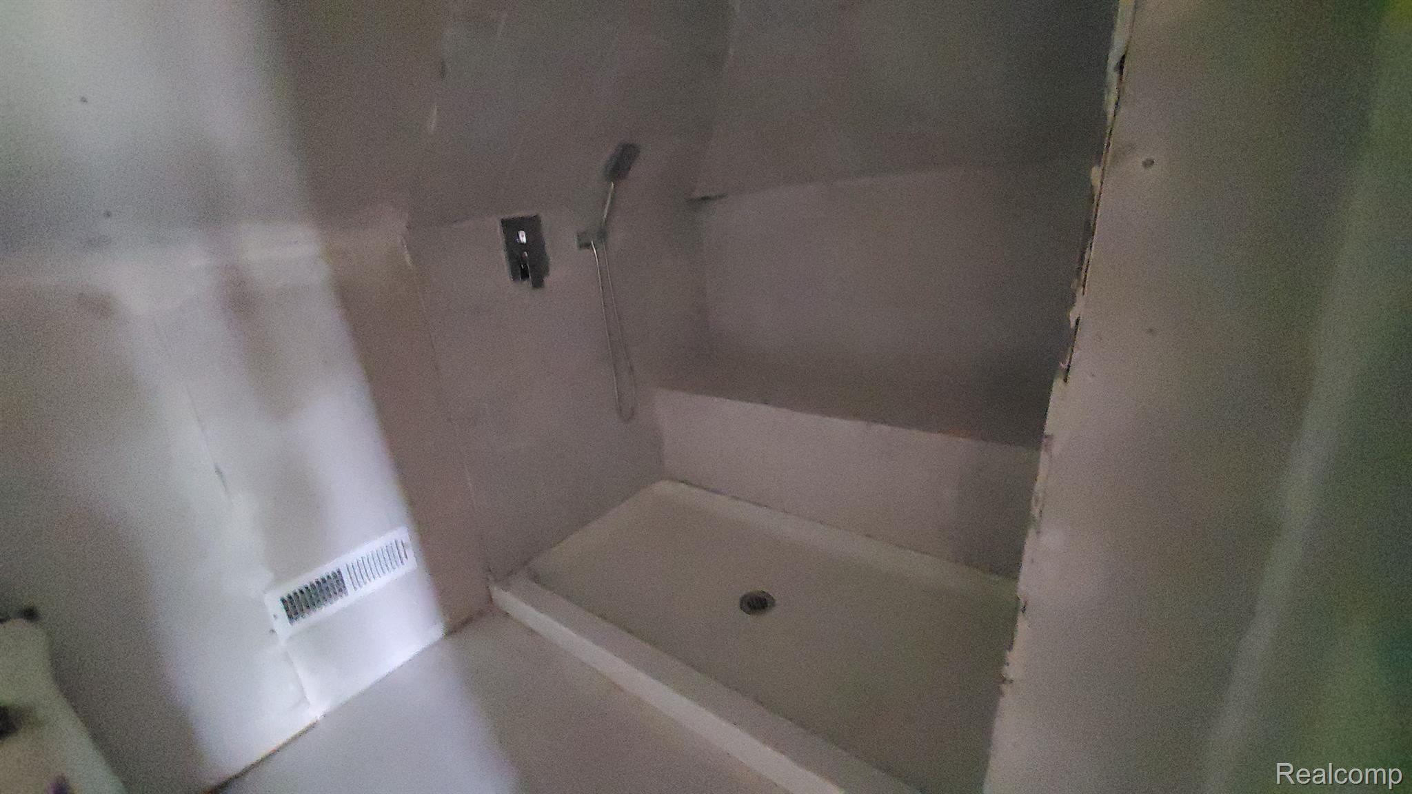 819 E GRAND Boulevard