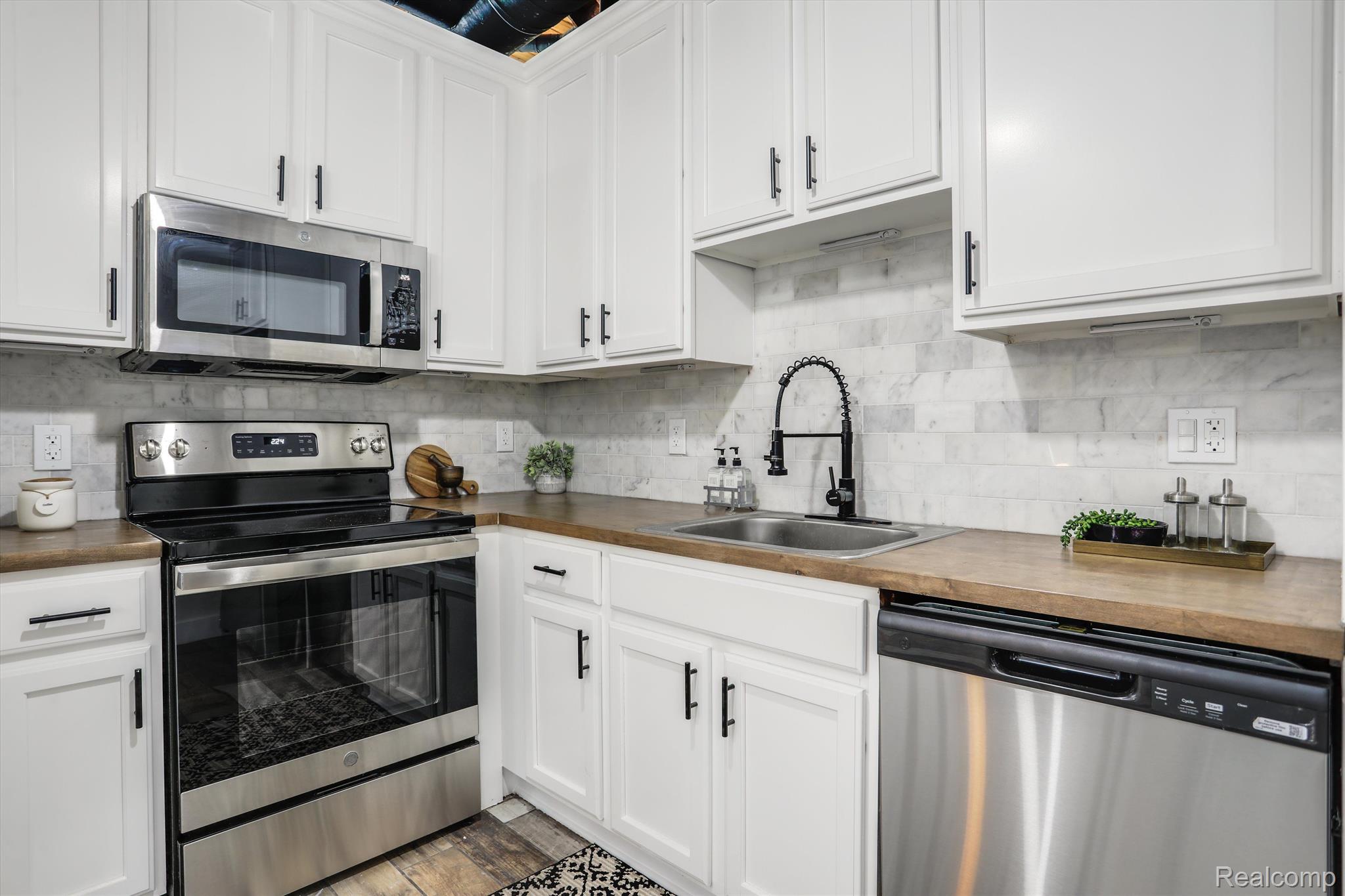 6533 E JEFFERSON Avenue Unit: Apt 406