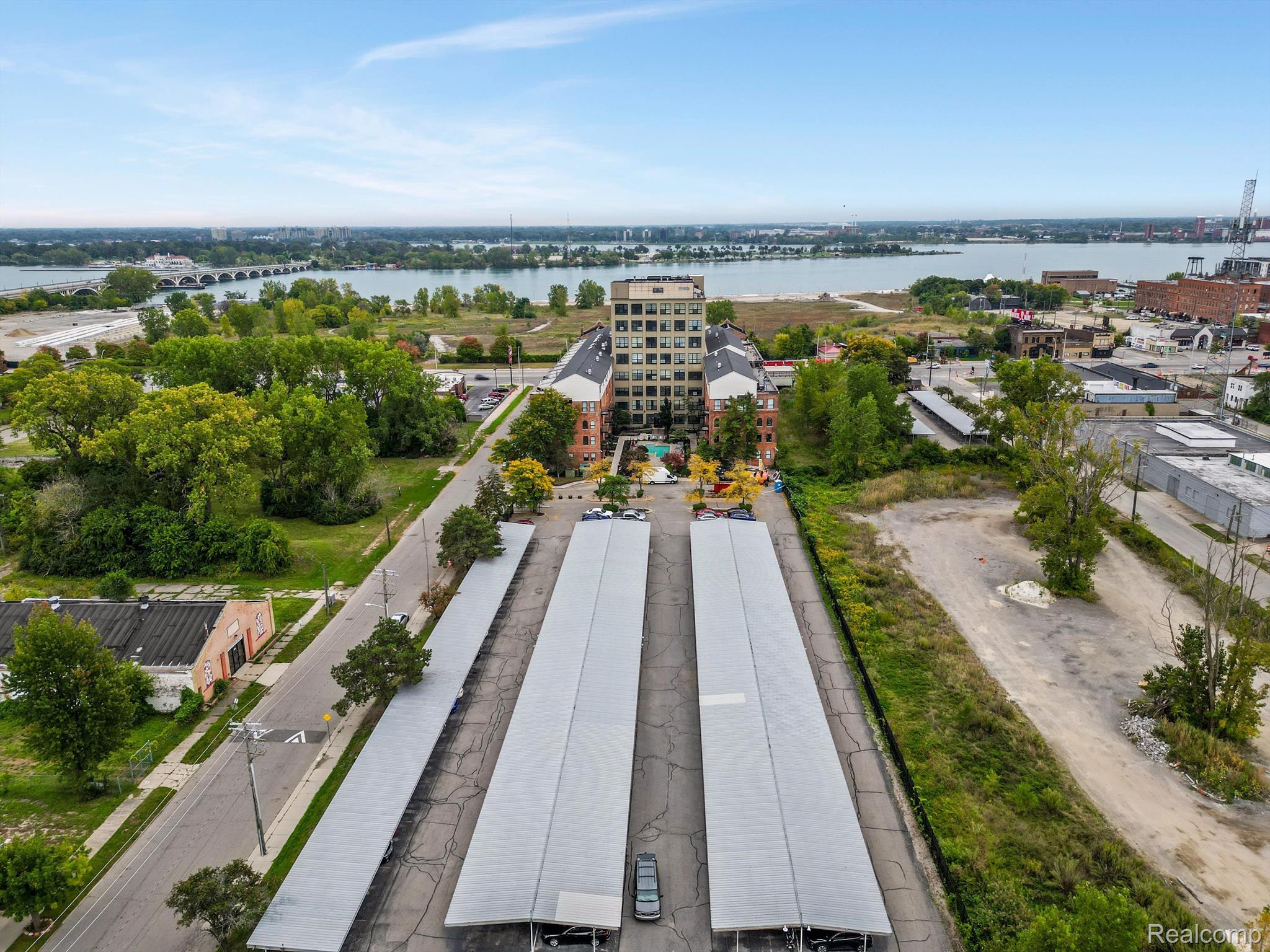 6533 E JEFFERSON Avenue Unit: Apt 406