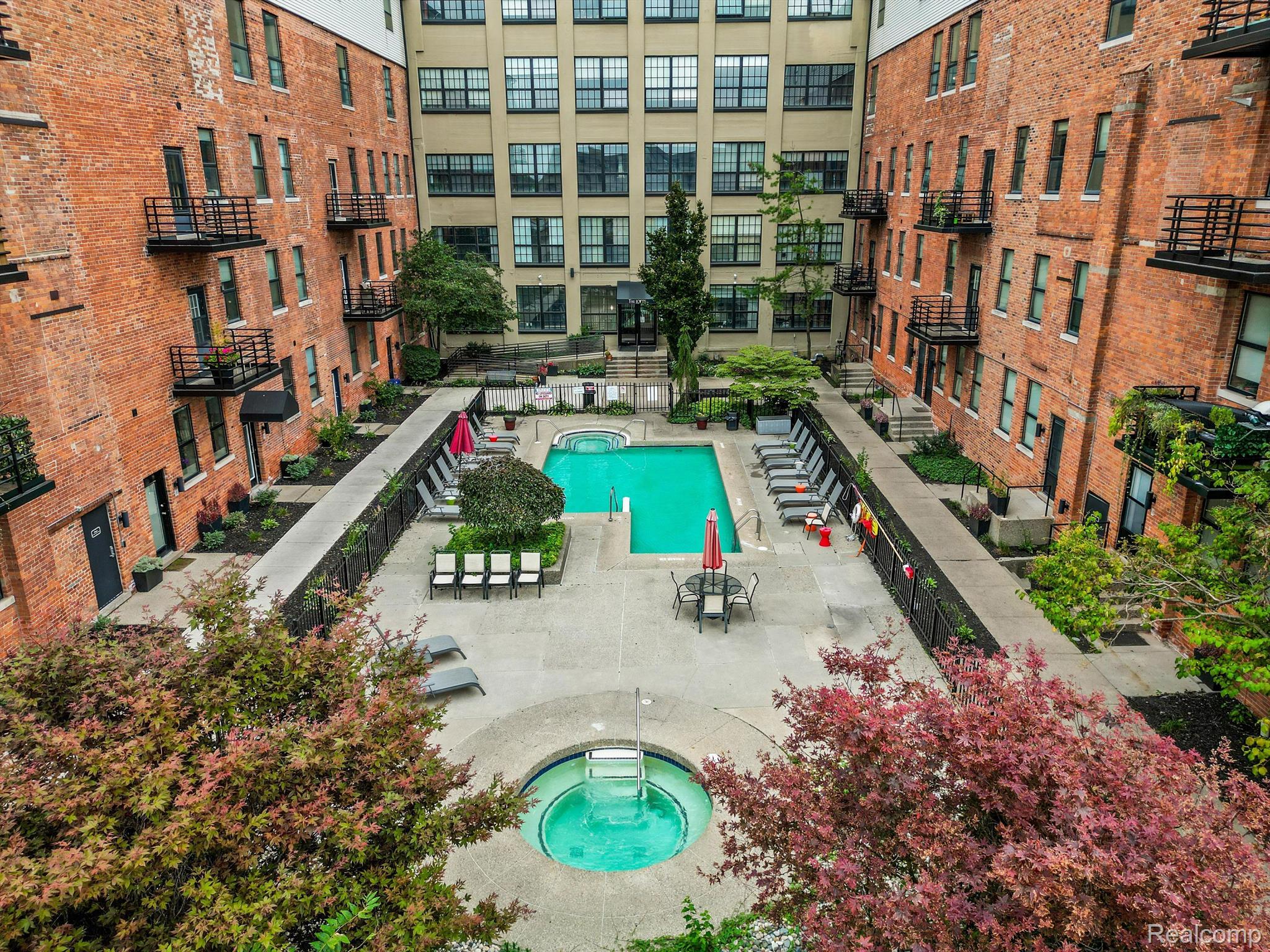6533 E JEFFERSON Avenue Unit: Apt 406