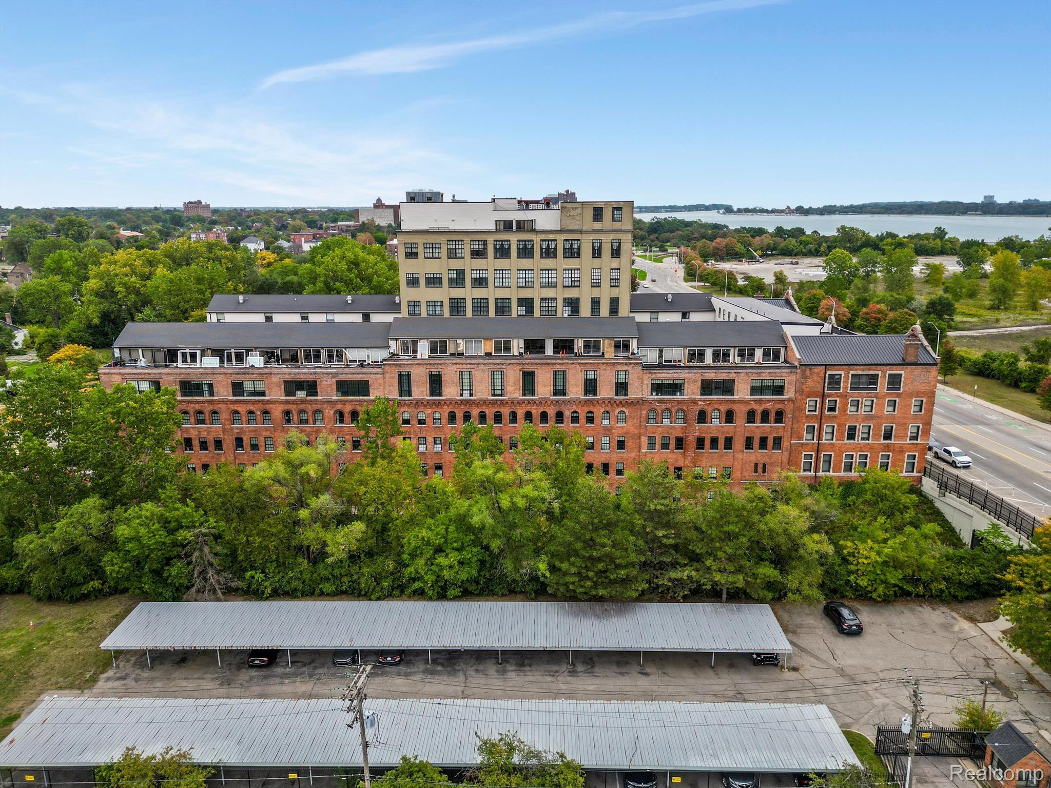 6533 E JEFFERSON Avenue Unit: Apt 406