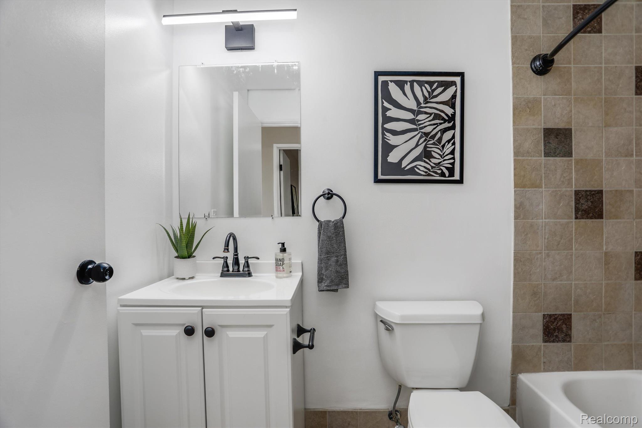 6533 E JEFFERSON Avenue Unit: Apt 406