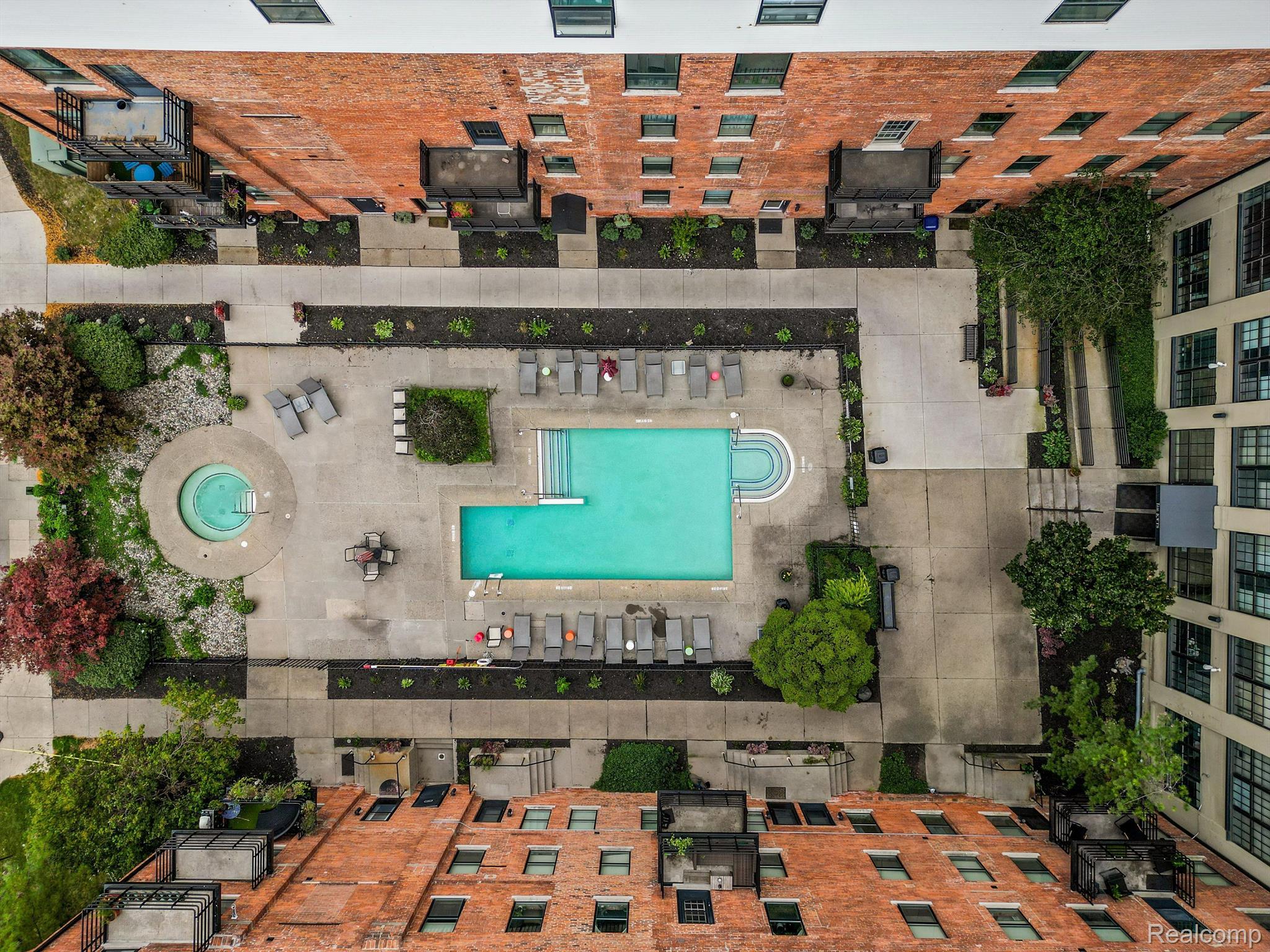 6533 E JEFFERSON Avenue Unit: Apt 406