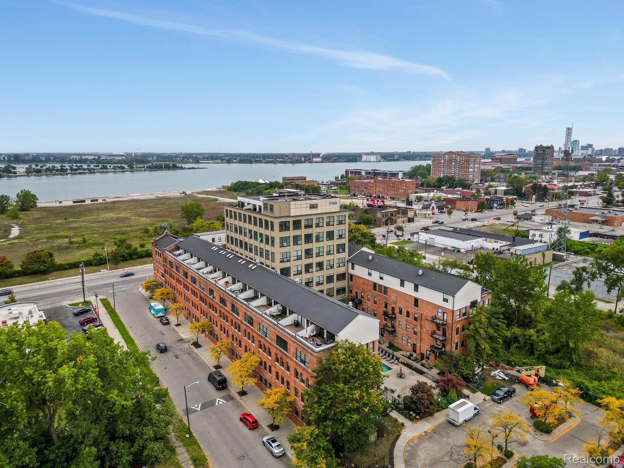 6533 E JEFFERSON Avenue Unit: Apt 406