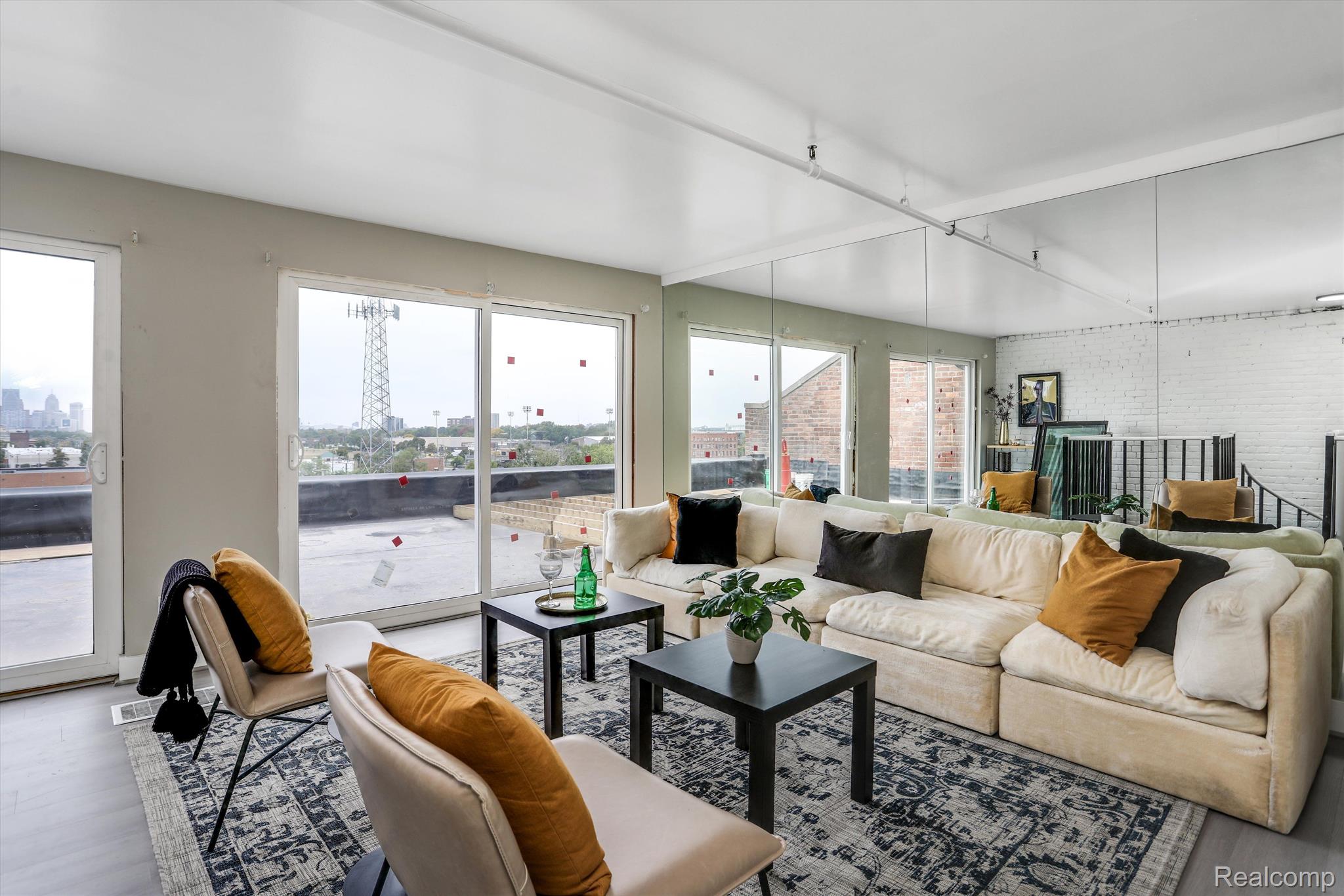 6533 E JEFFERSON Avenue Unit: Apt 406
