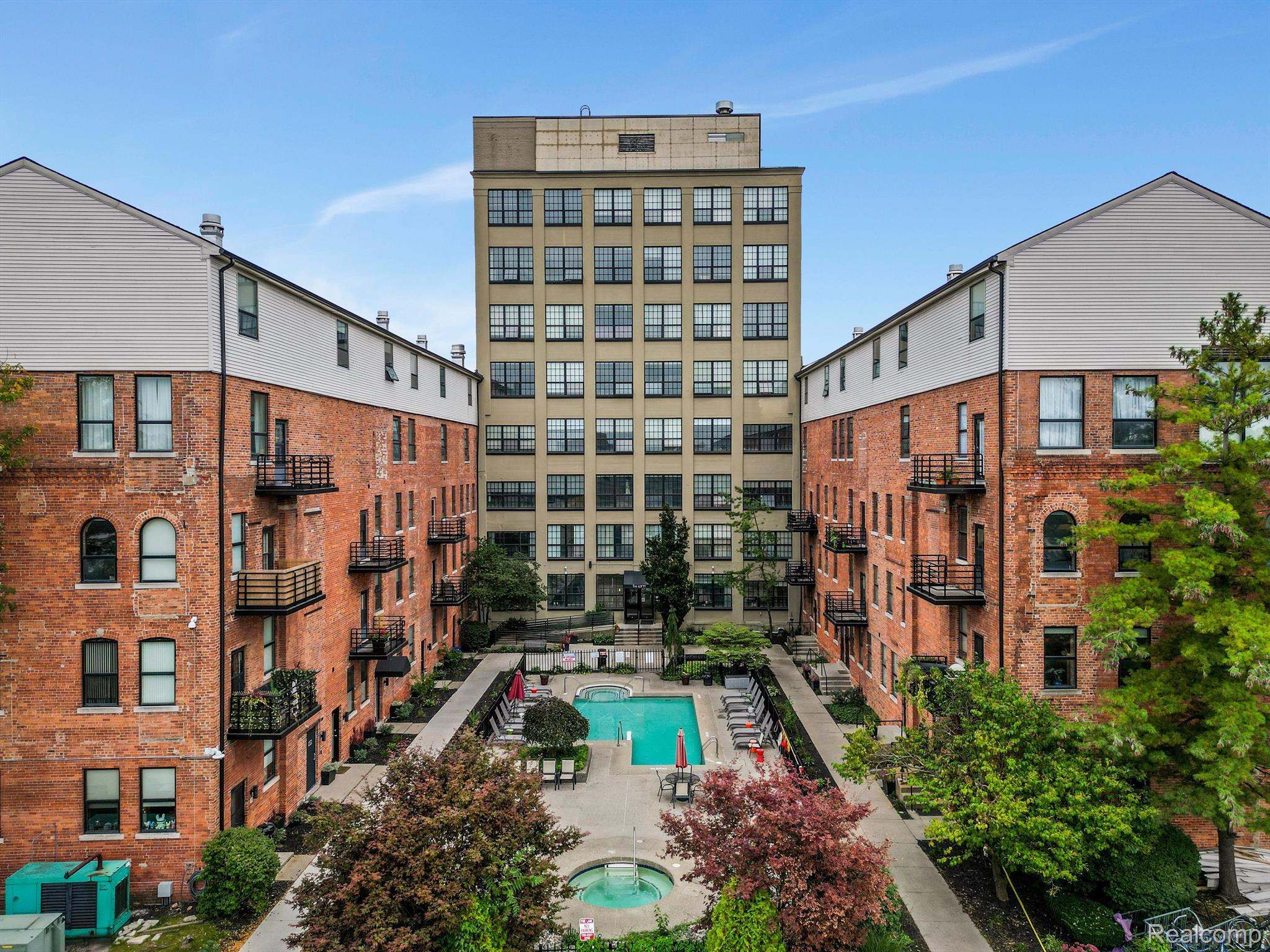 6533 E JEFFERSON Avenue Unit: Apt 406
