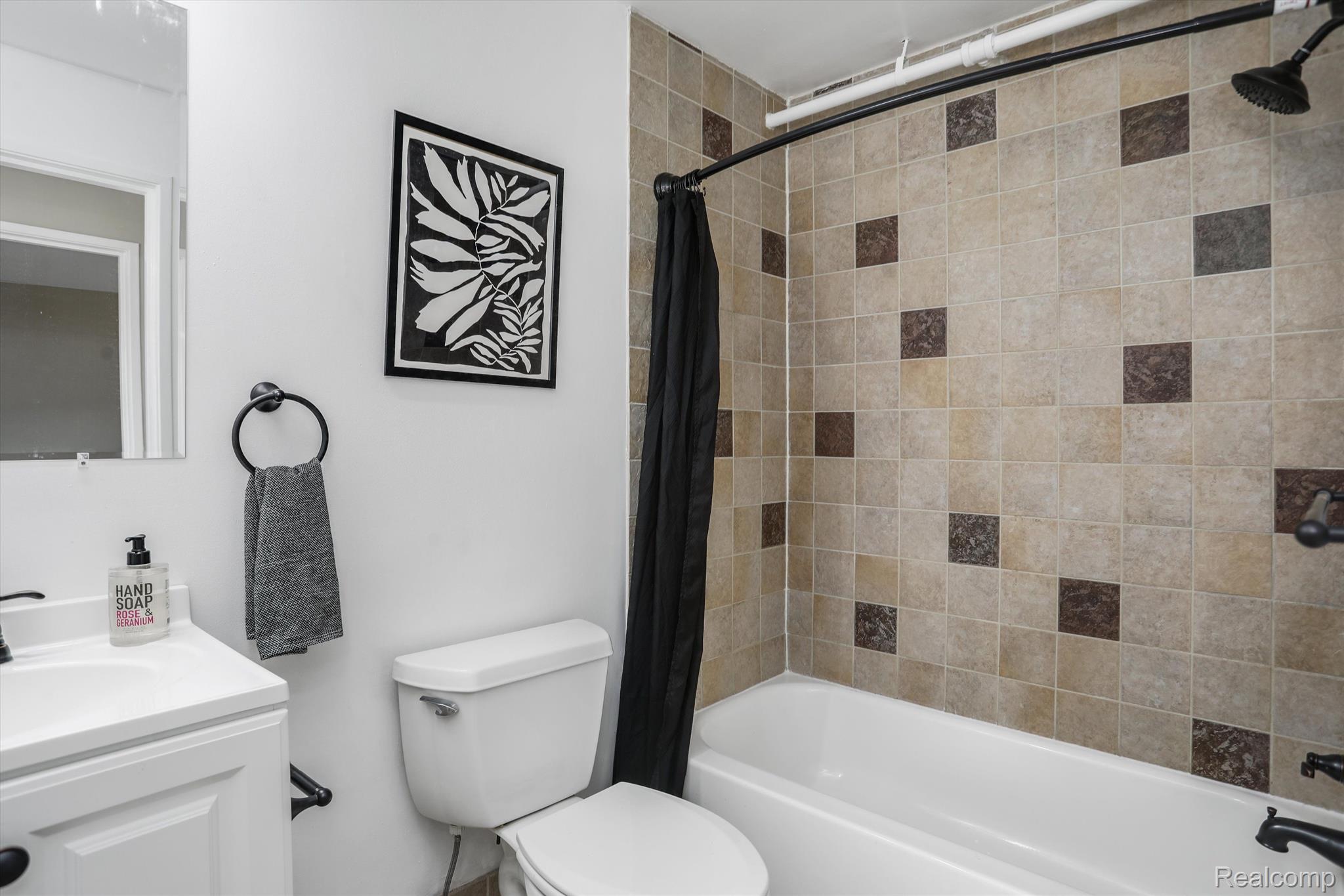 6533 E JEFFERSON Avenue Unit: Apt 406