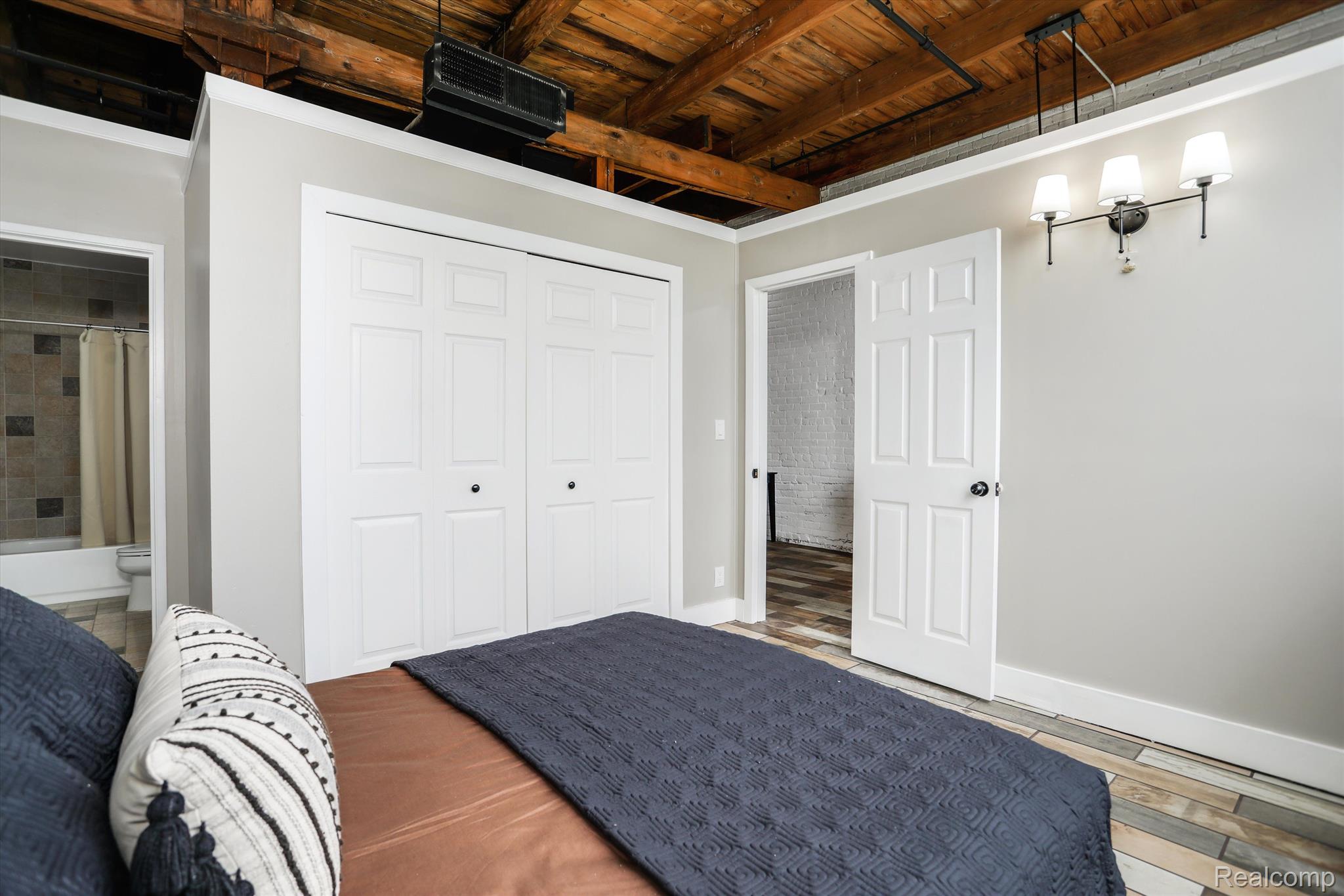 6533 E JEFFERSON Avenue Unit: Apt 406