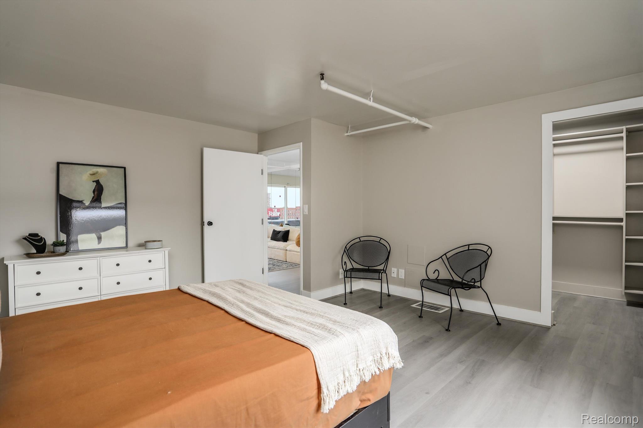 6533 E JEFFERSON Avenue Unit: Apt 406