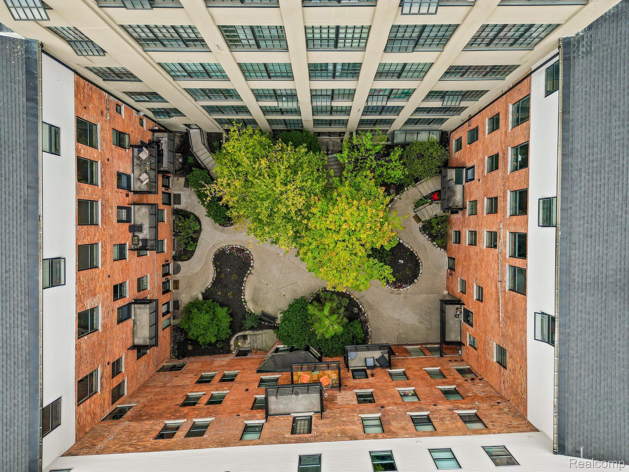 6533 E JEFFERSON Avenue Unit: Apt 406