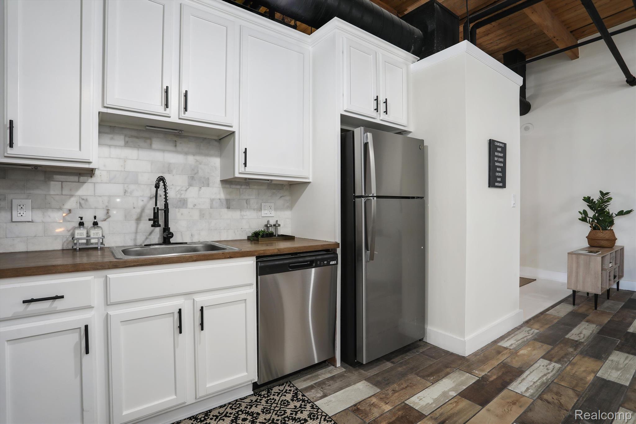 6533 E JEFFERSON Avenue Unit: Apt 406