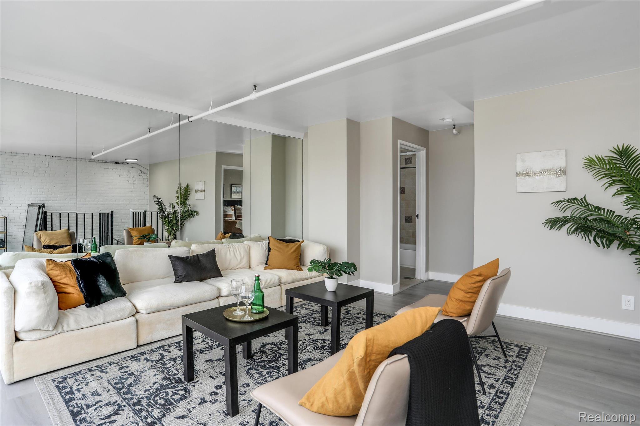6533 E JEFFERSON Avenue Unit: Apt 406
