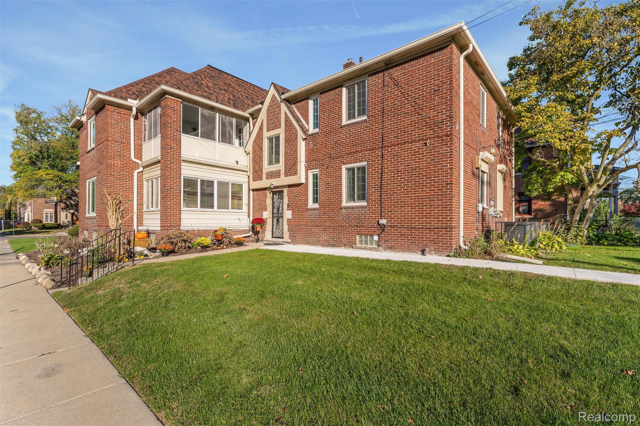 16806 LaSalle - Upper Unit Avenue