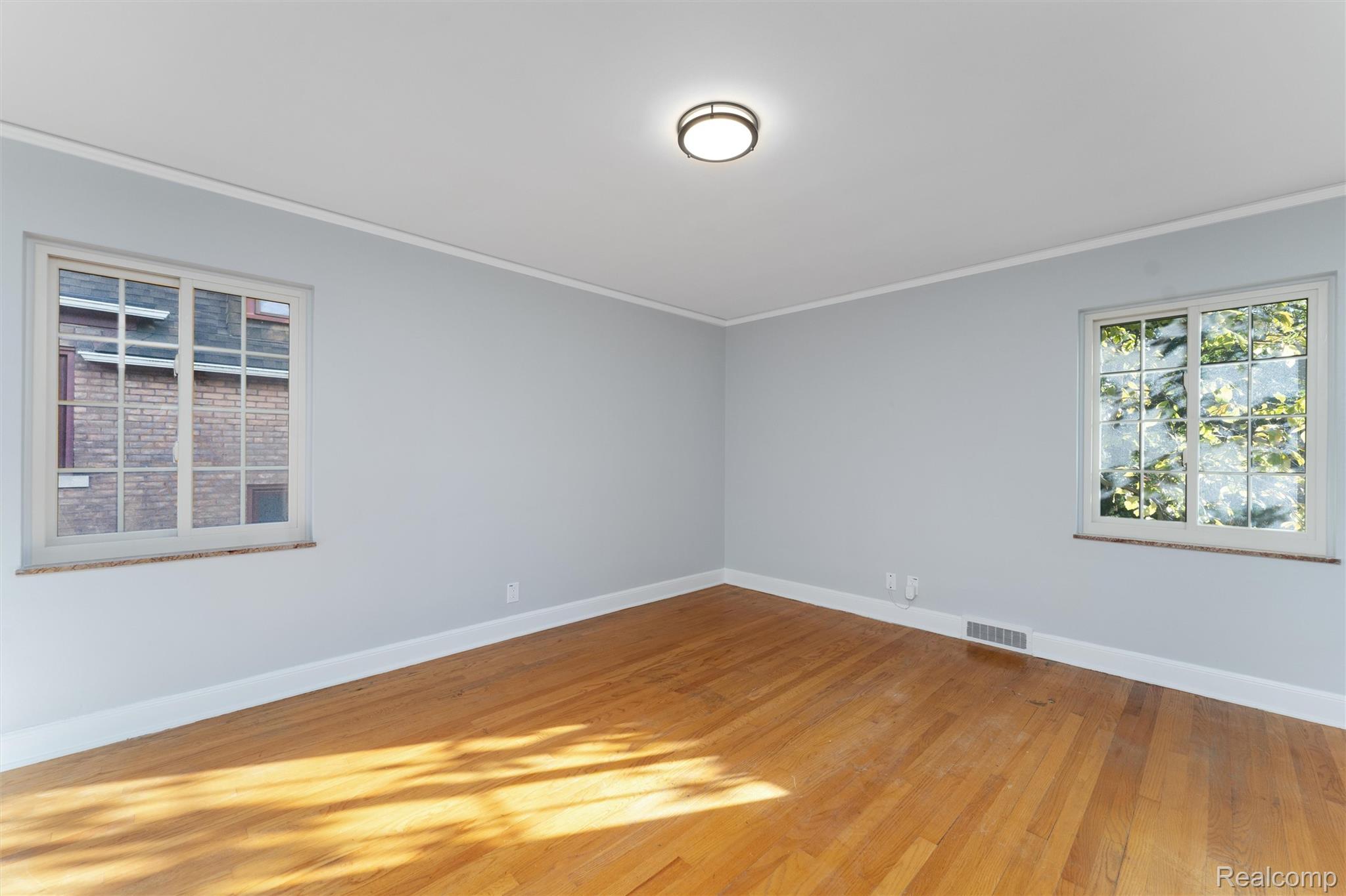 16806 LaSalle - Upper Unit Avenue