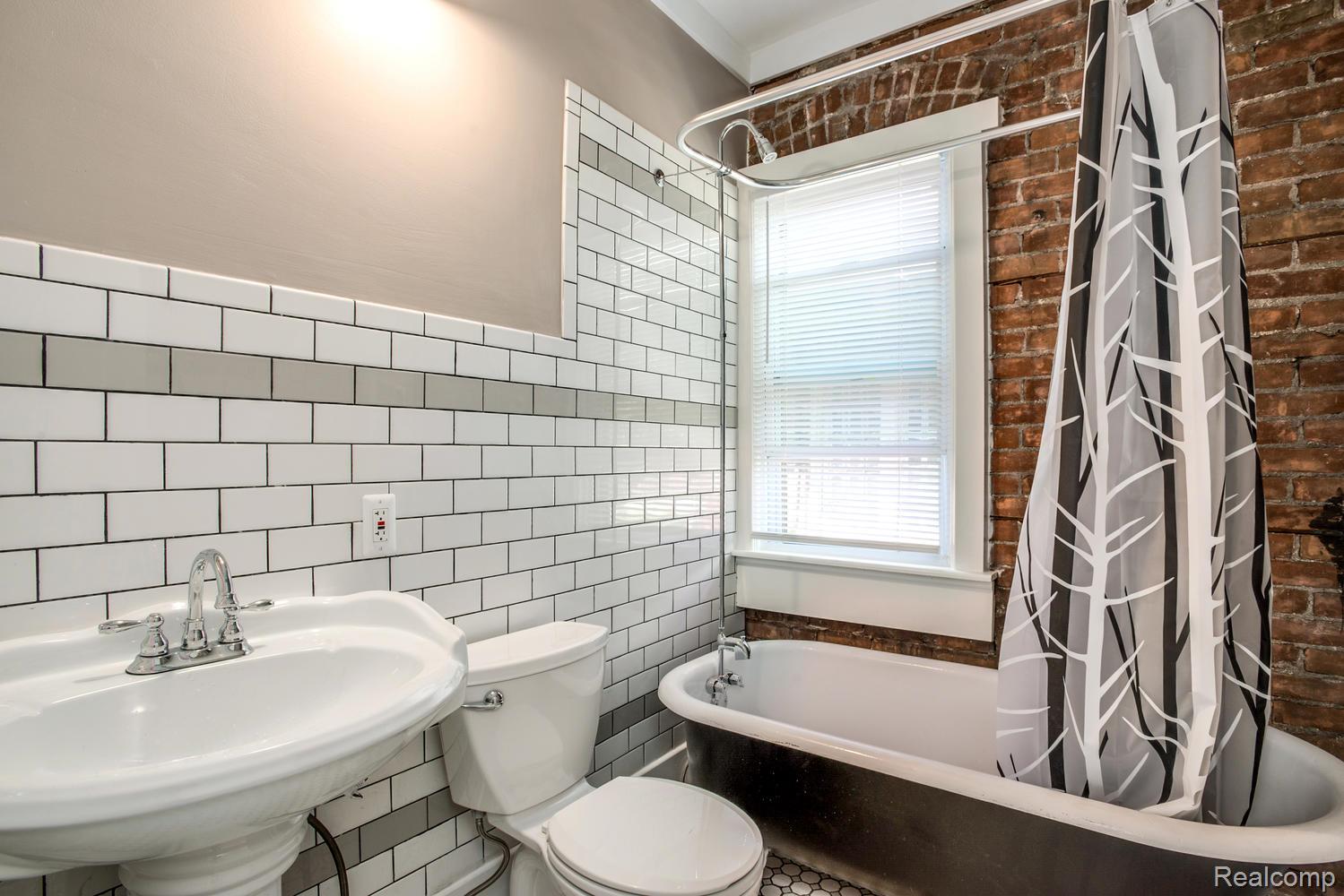 2604 Cadillac Boulevard