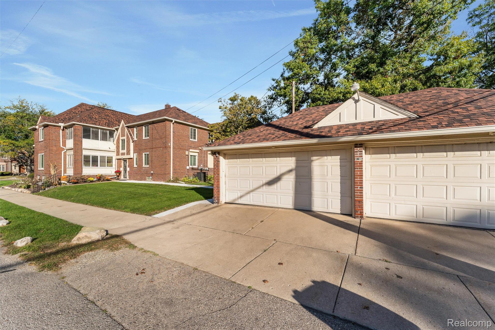 16806 LaSalle (Upper Unit)