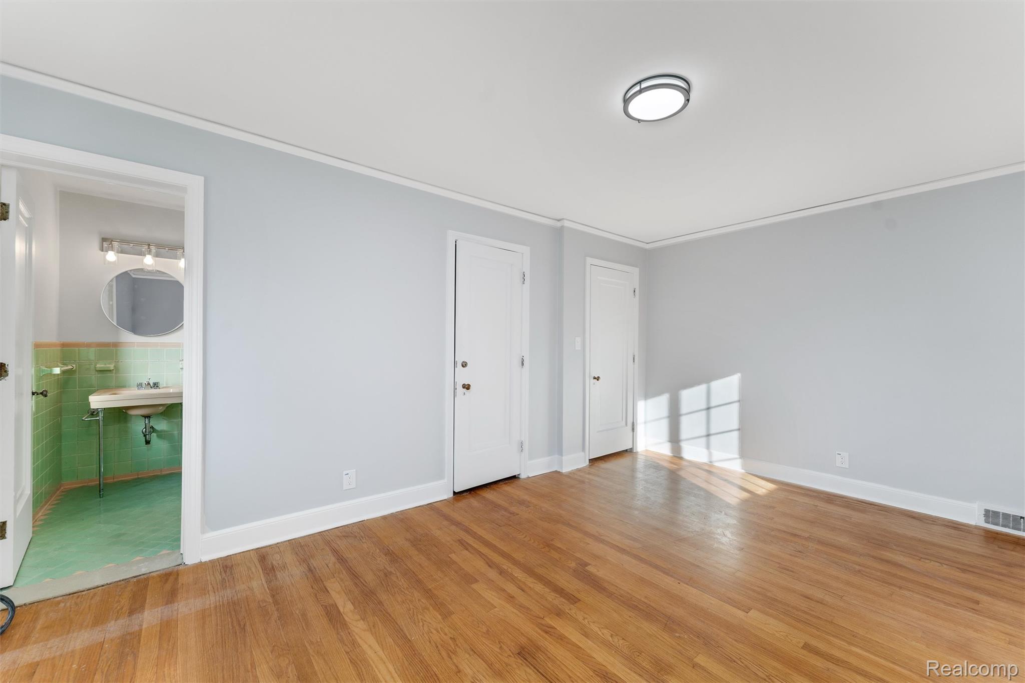 16806 LaSalle (Upper Unit)