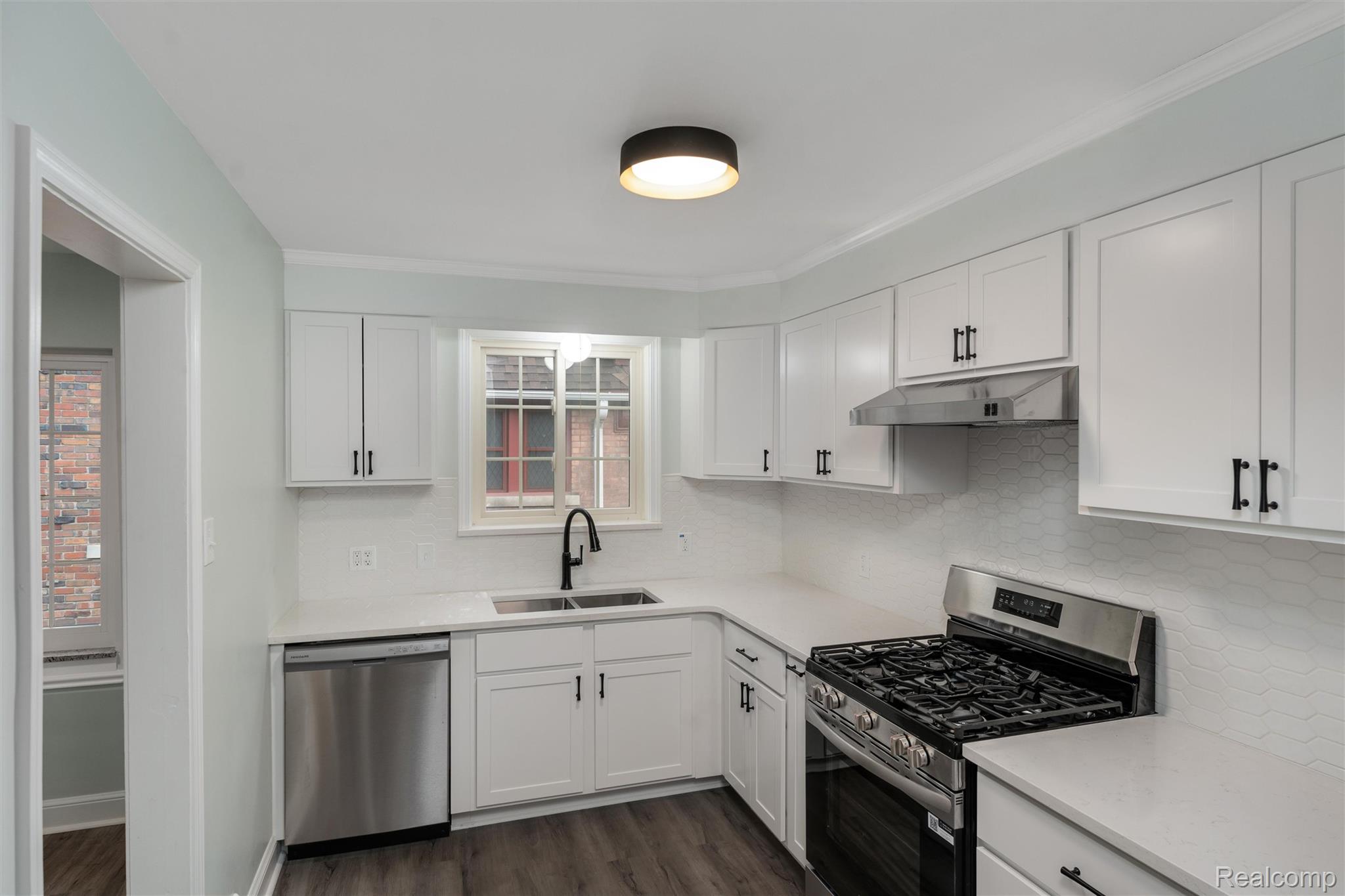 16806 LaSalle (Upper Unit)