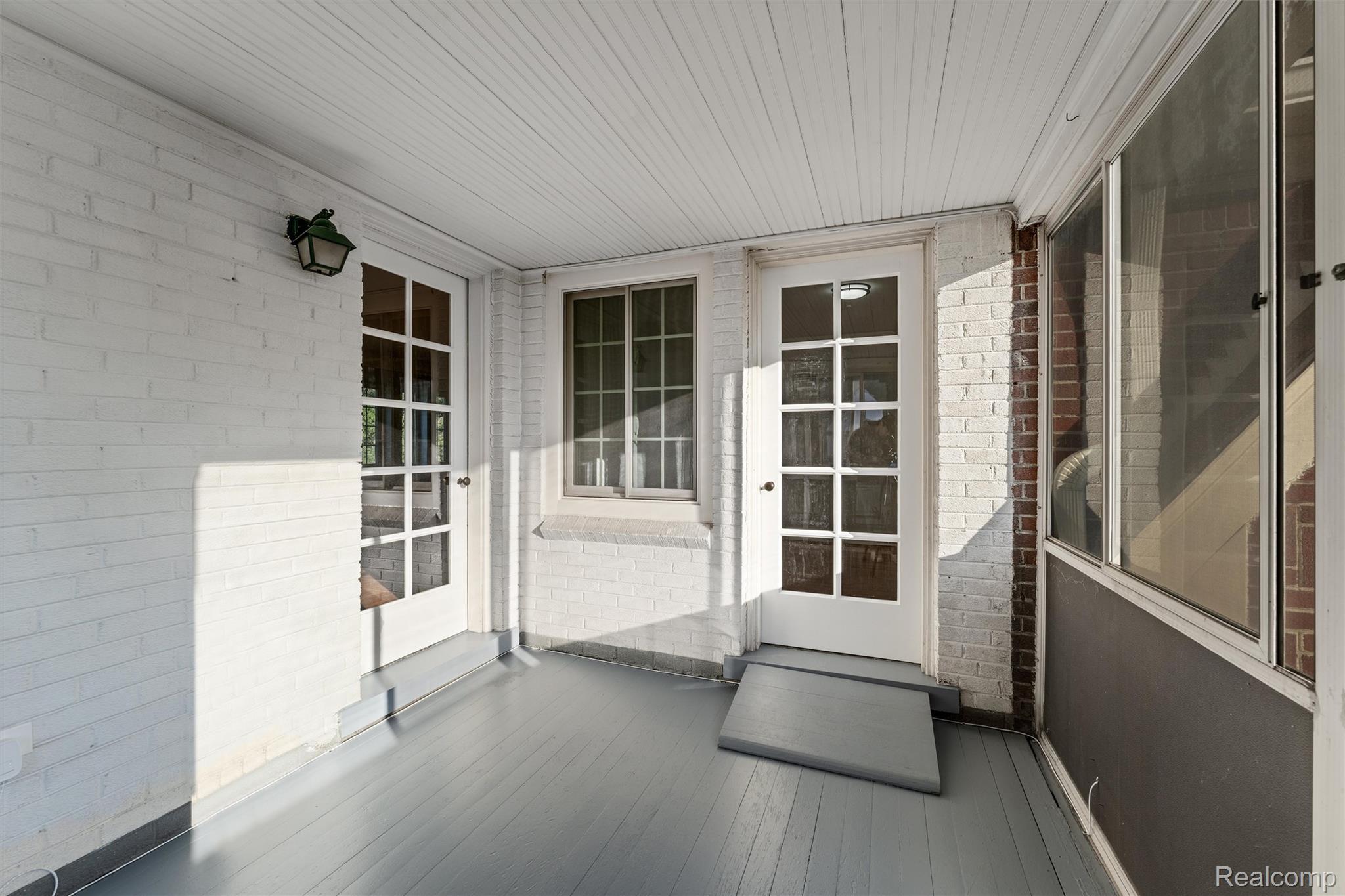 16806 LaSalle (Upper Unit)