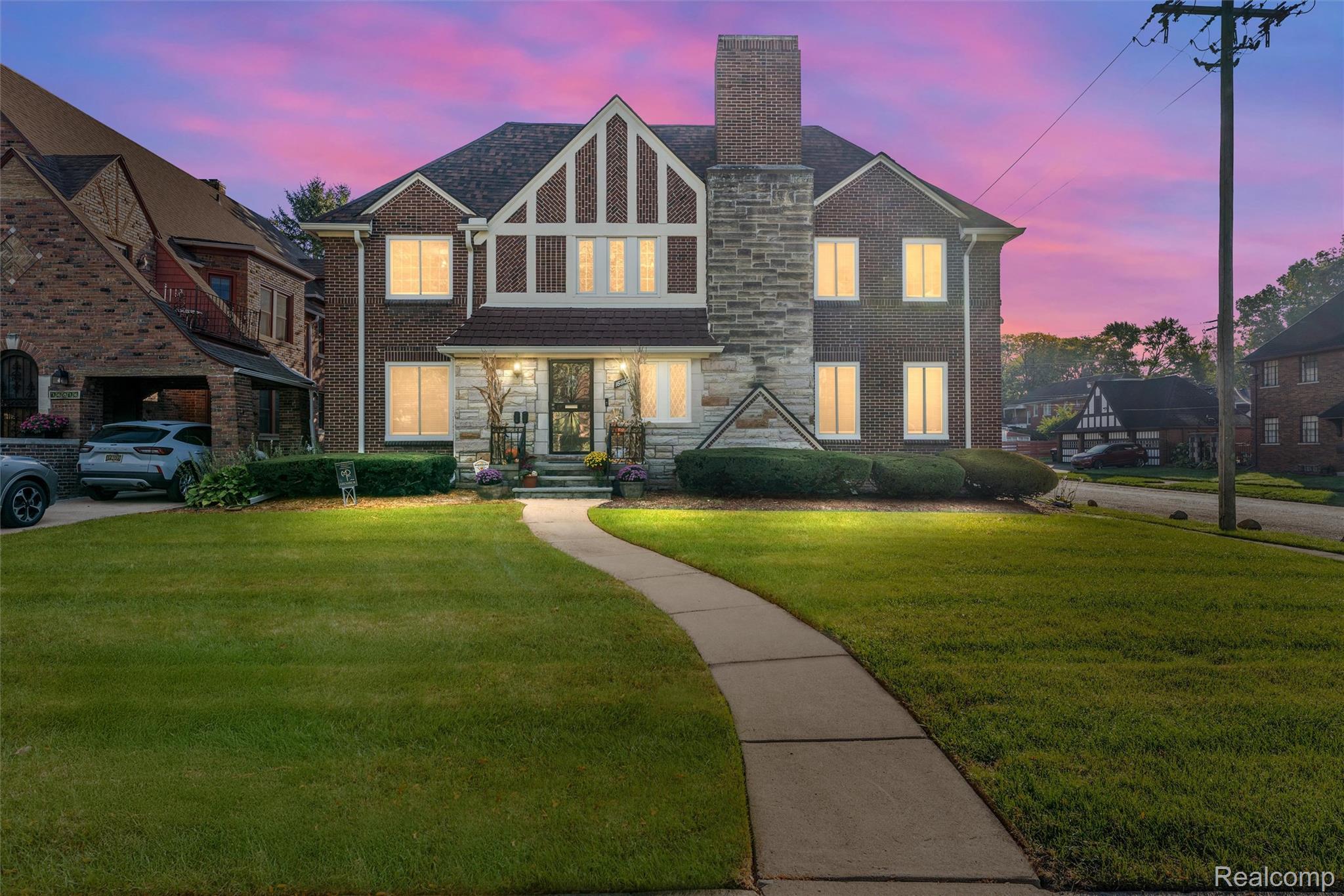 16806 LaSalle (Upper Unit)