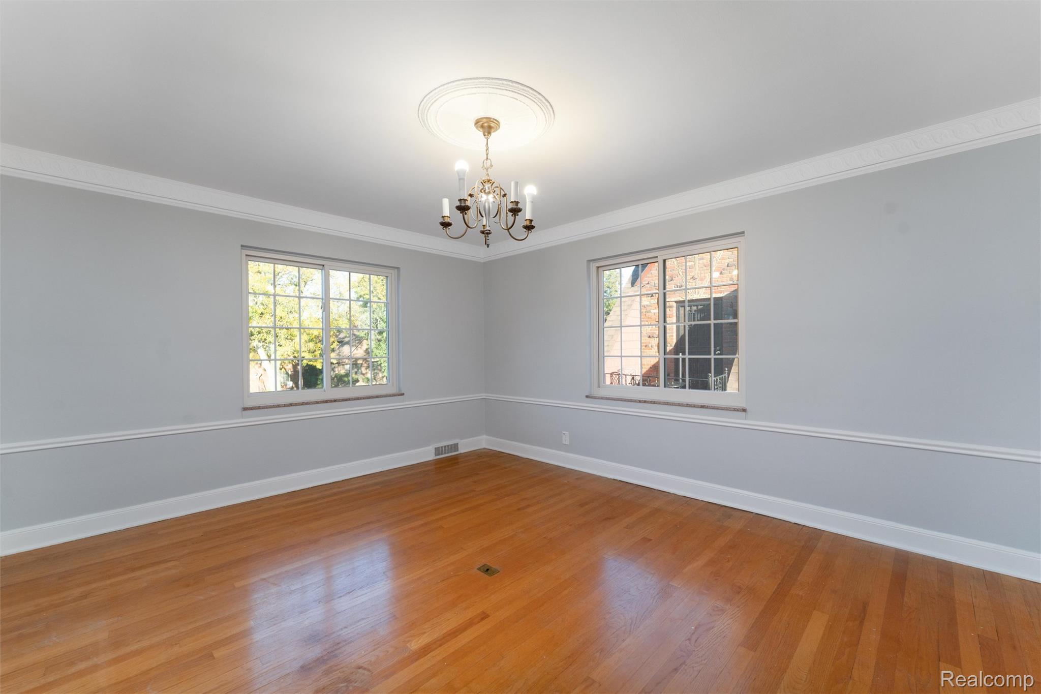 16806 LaSalle (Upper Unit)