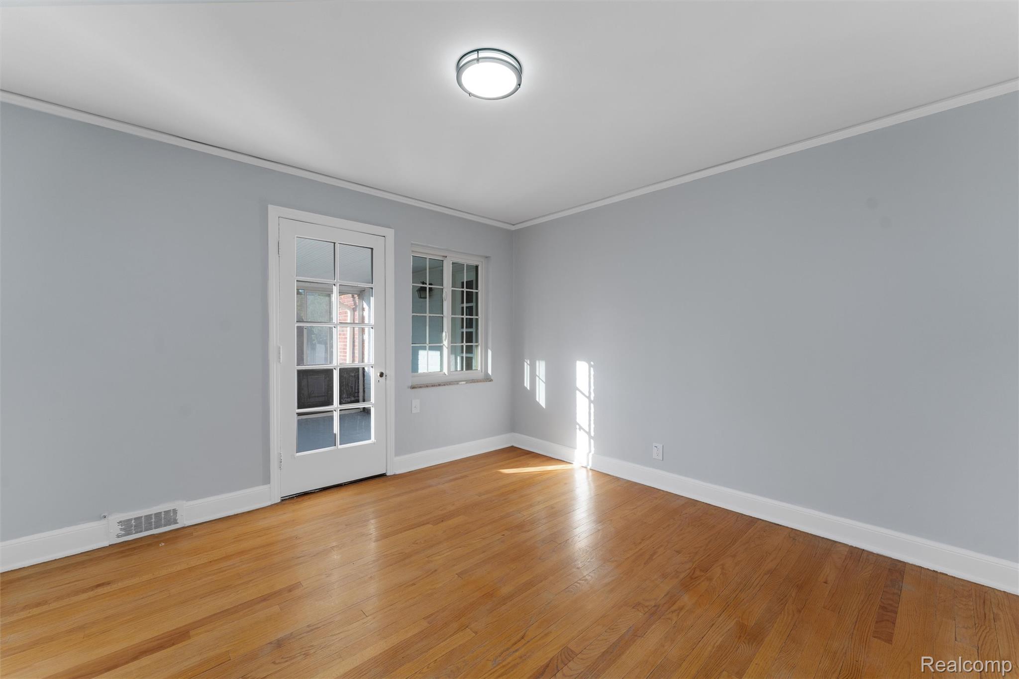 16806 LaSalle (Upper Unit)