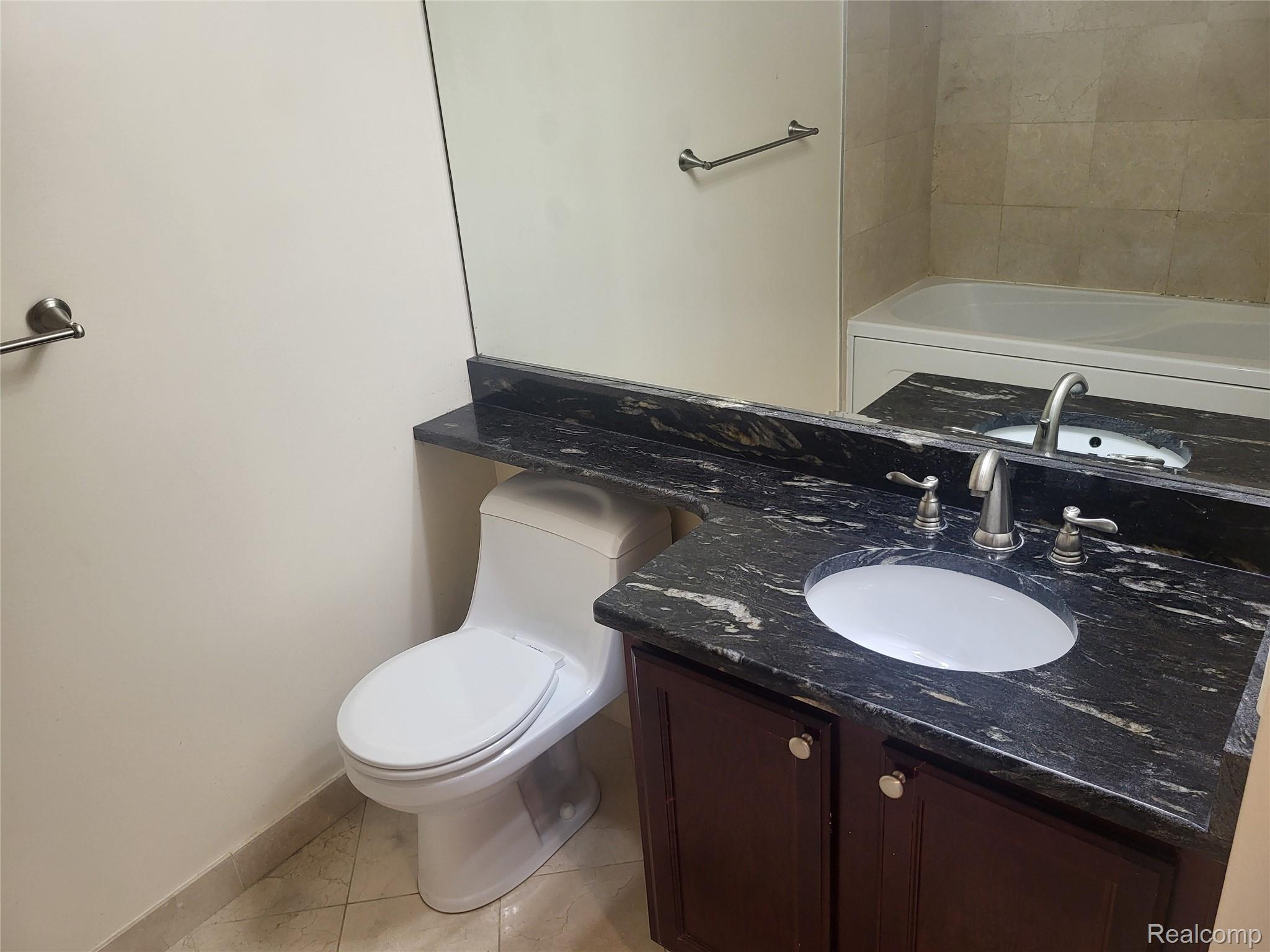 3320 SPINNAKER (18B) Lane