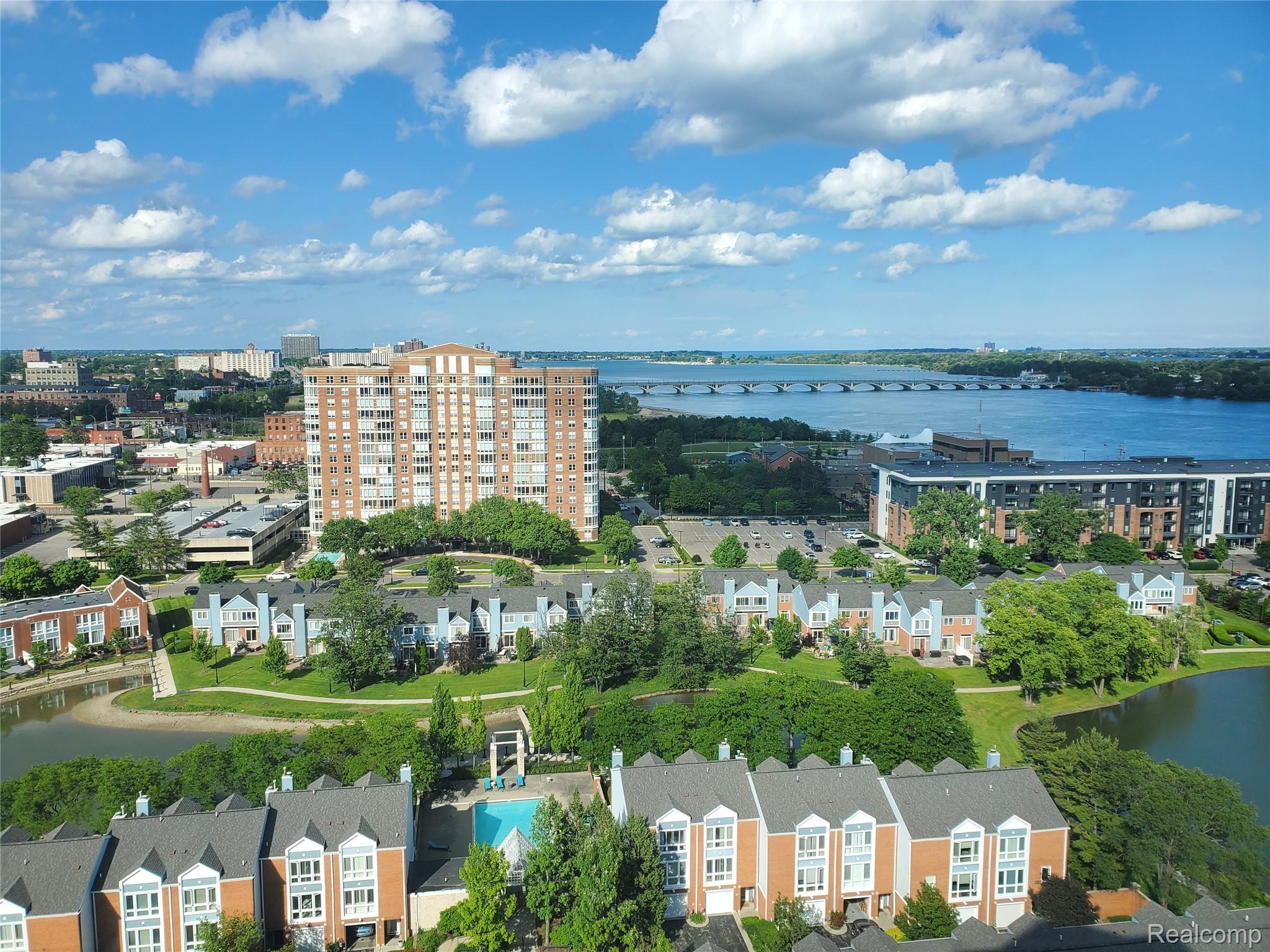 3320 SPINNAKER (18B) Lane