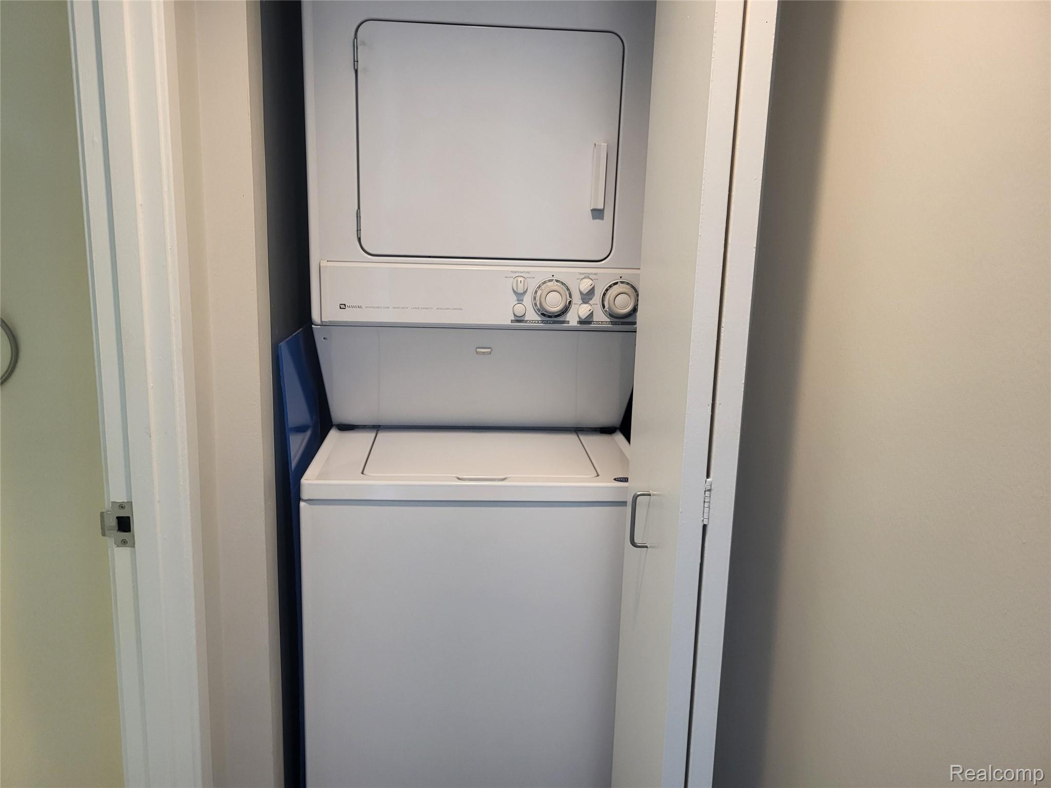 3320 SPINNAKER (18B) Lane