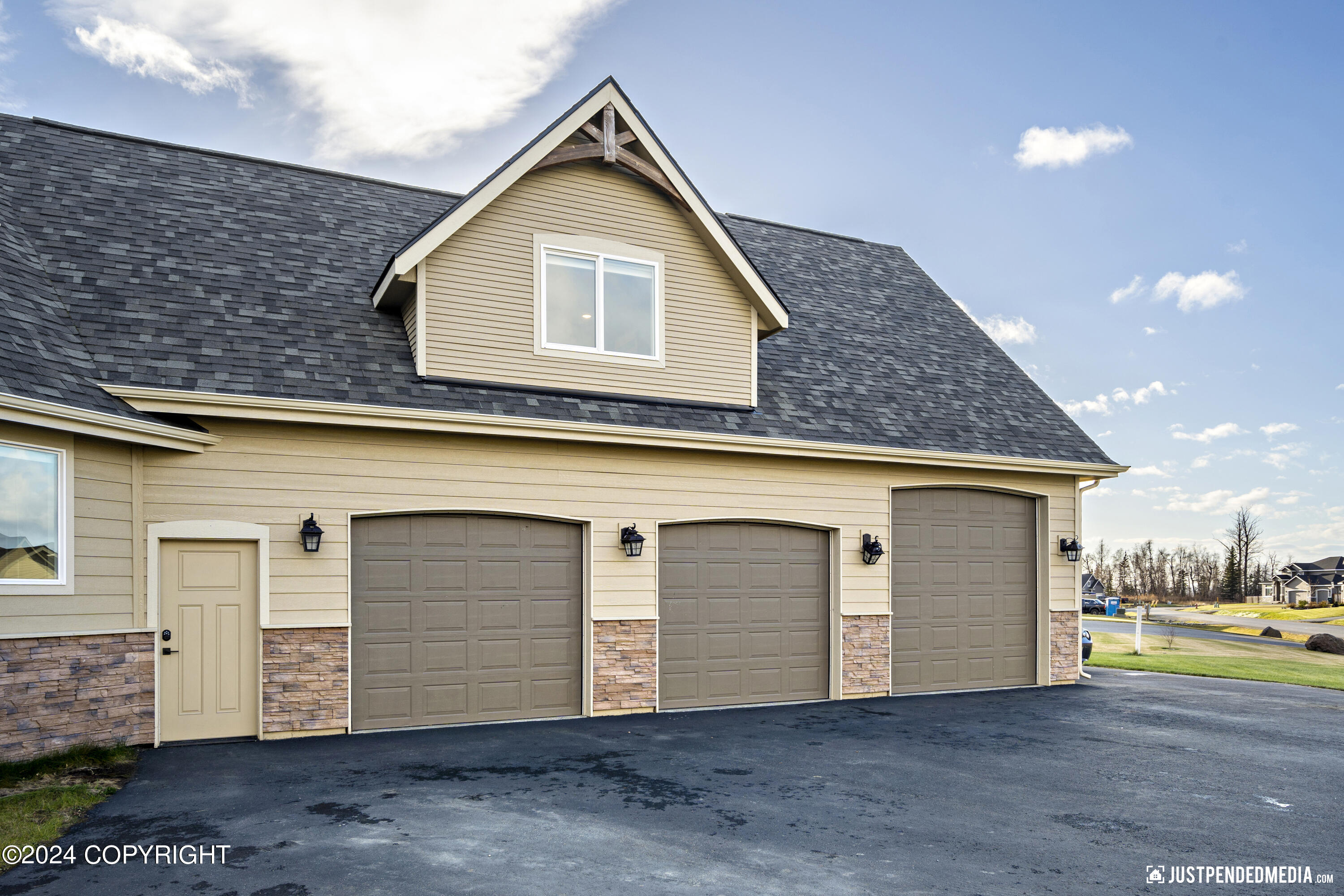 3666 S Barn Gable Loop