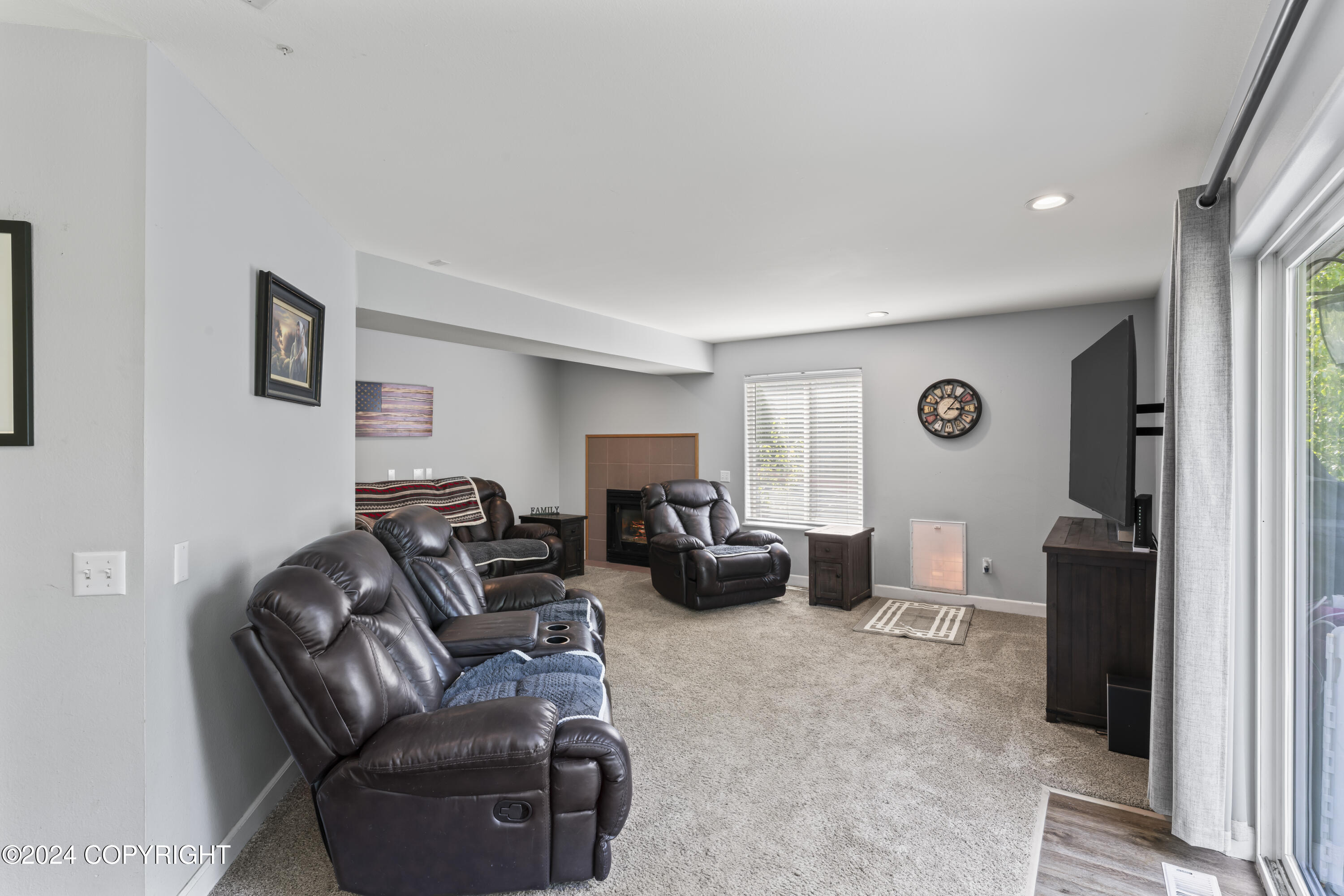 8571 Queensboro Avenue