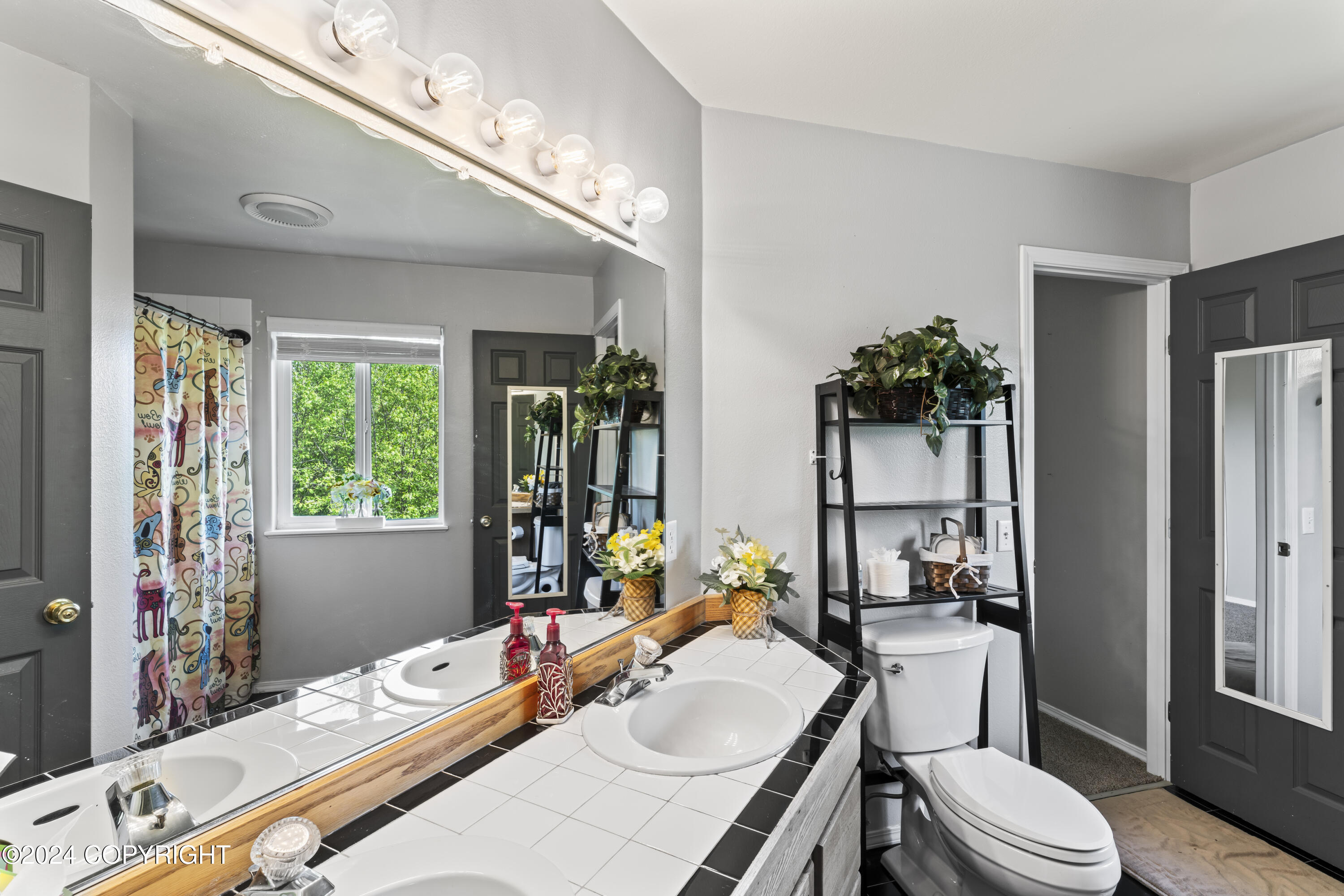 8571 Queensboro Avenue