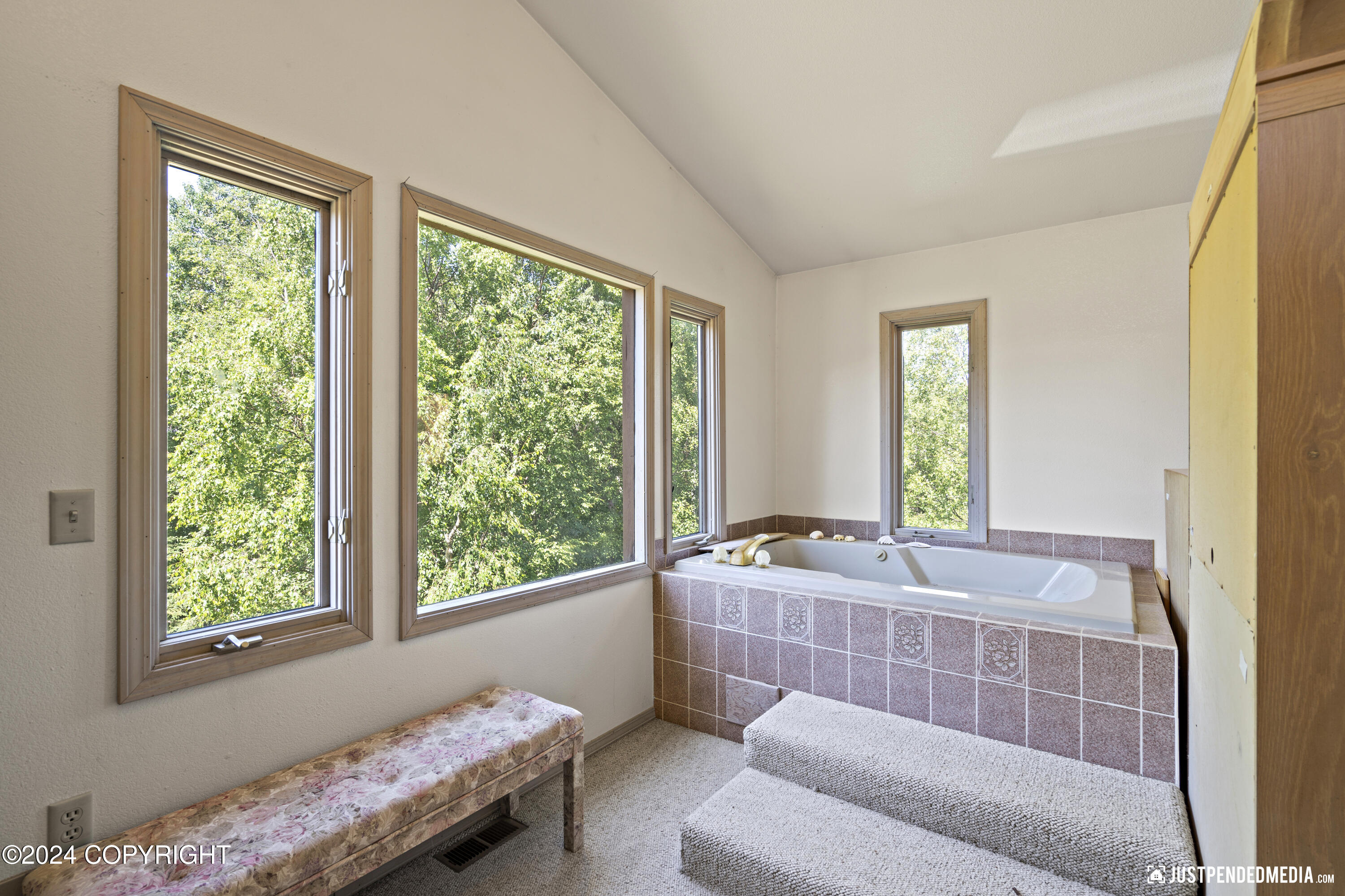 4201 Riverton Avenue