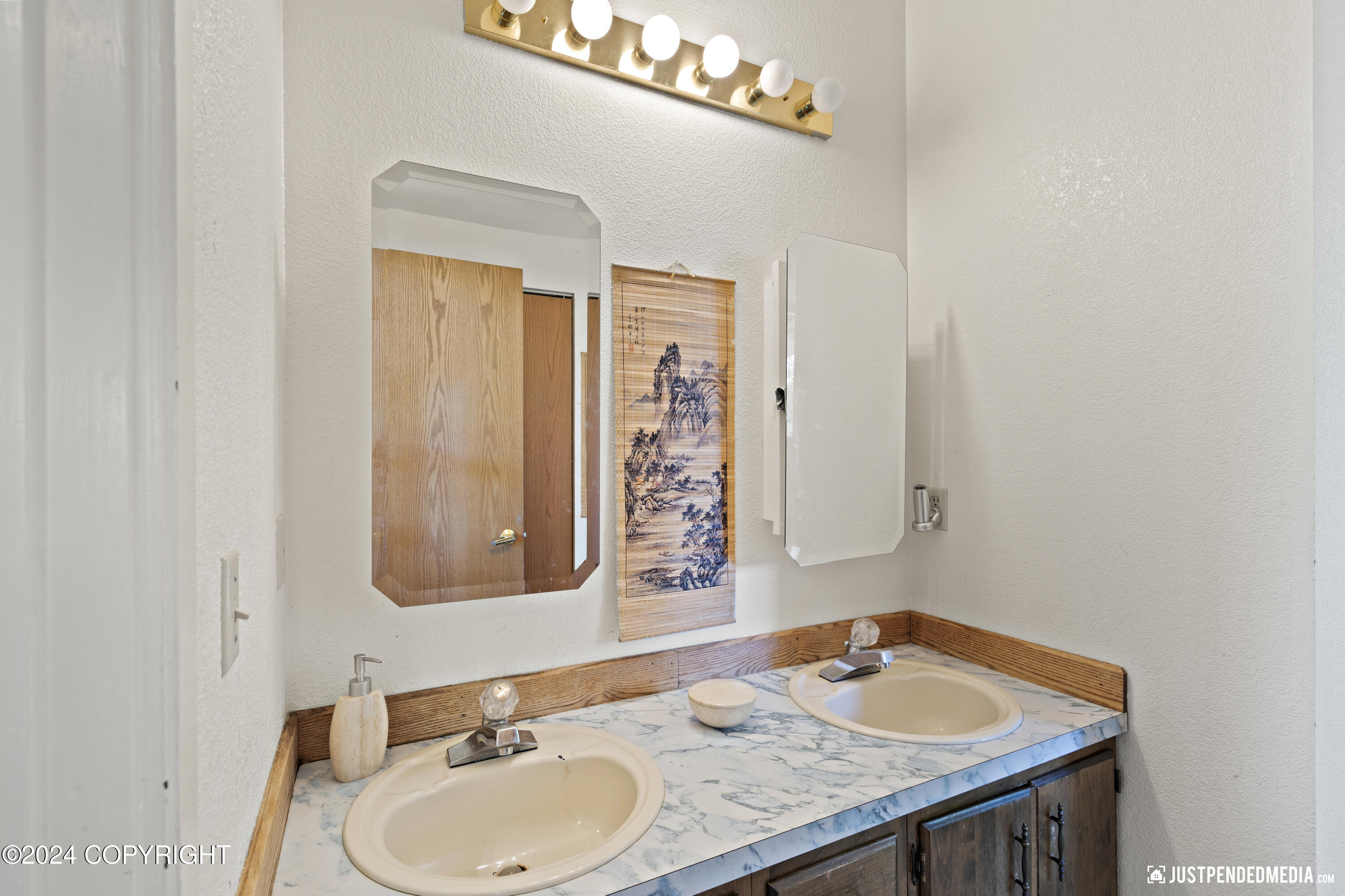 4201 Riverton Avenue