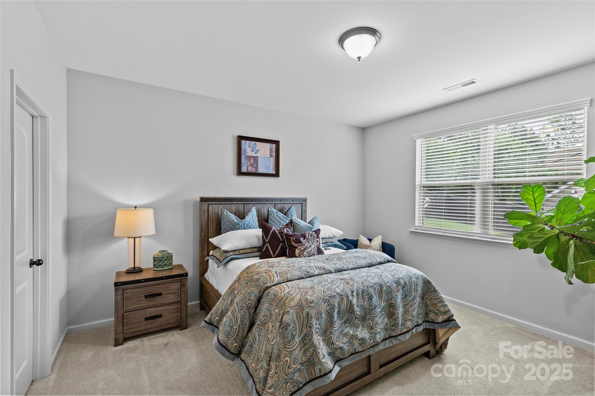 832 Oak Manor Drive SE