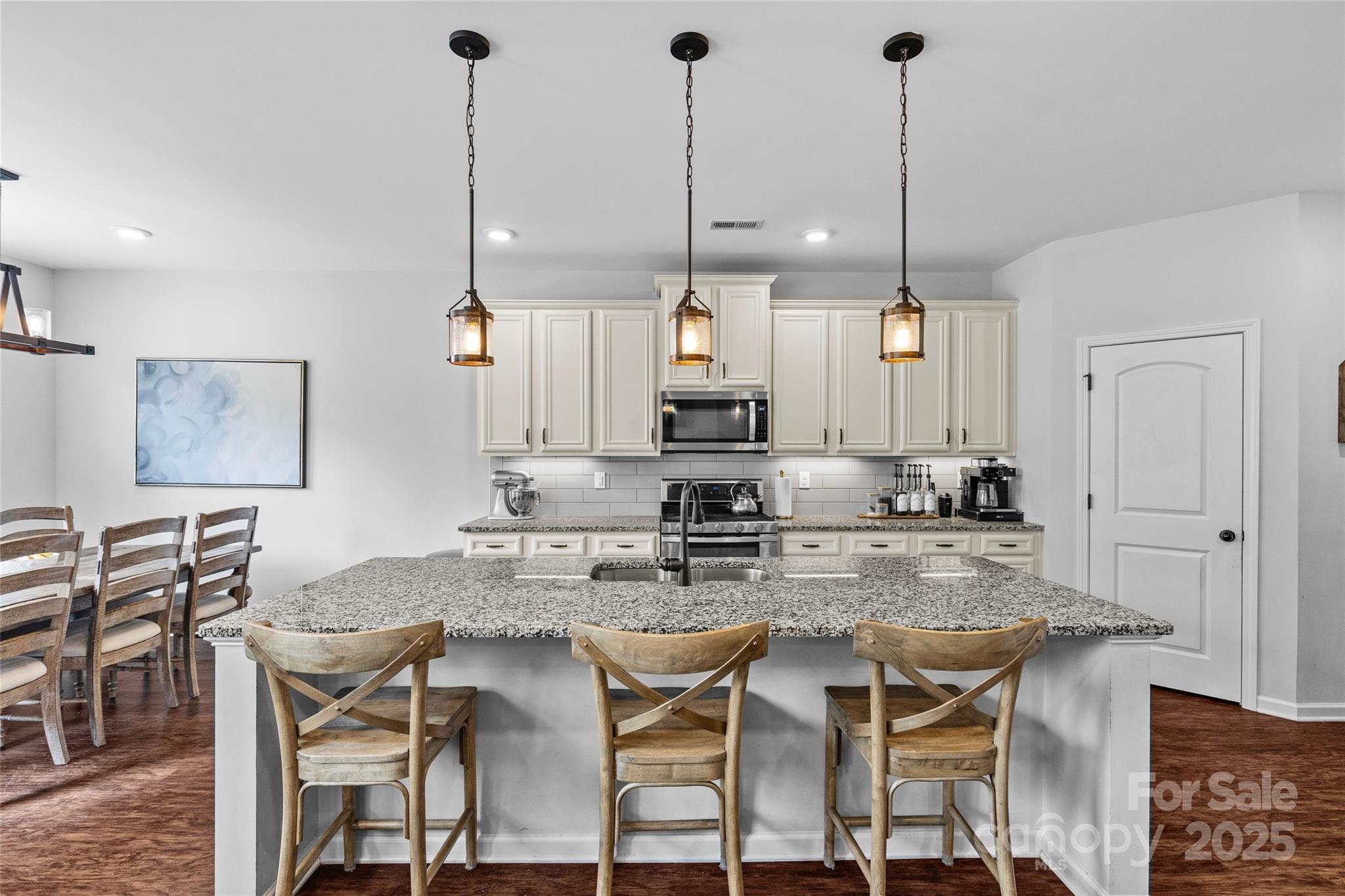 832 Oak Manor Drive SE