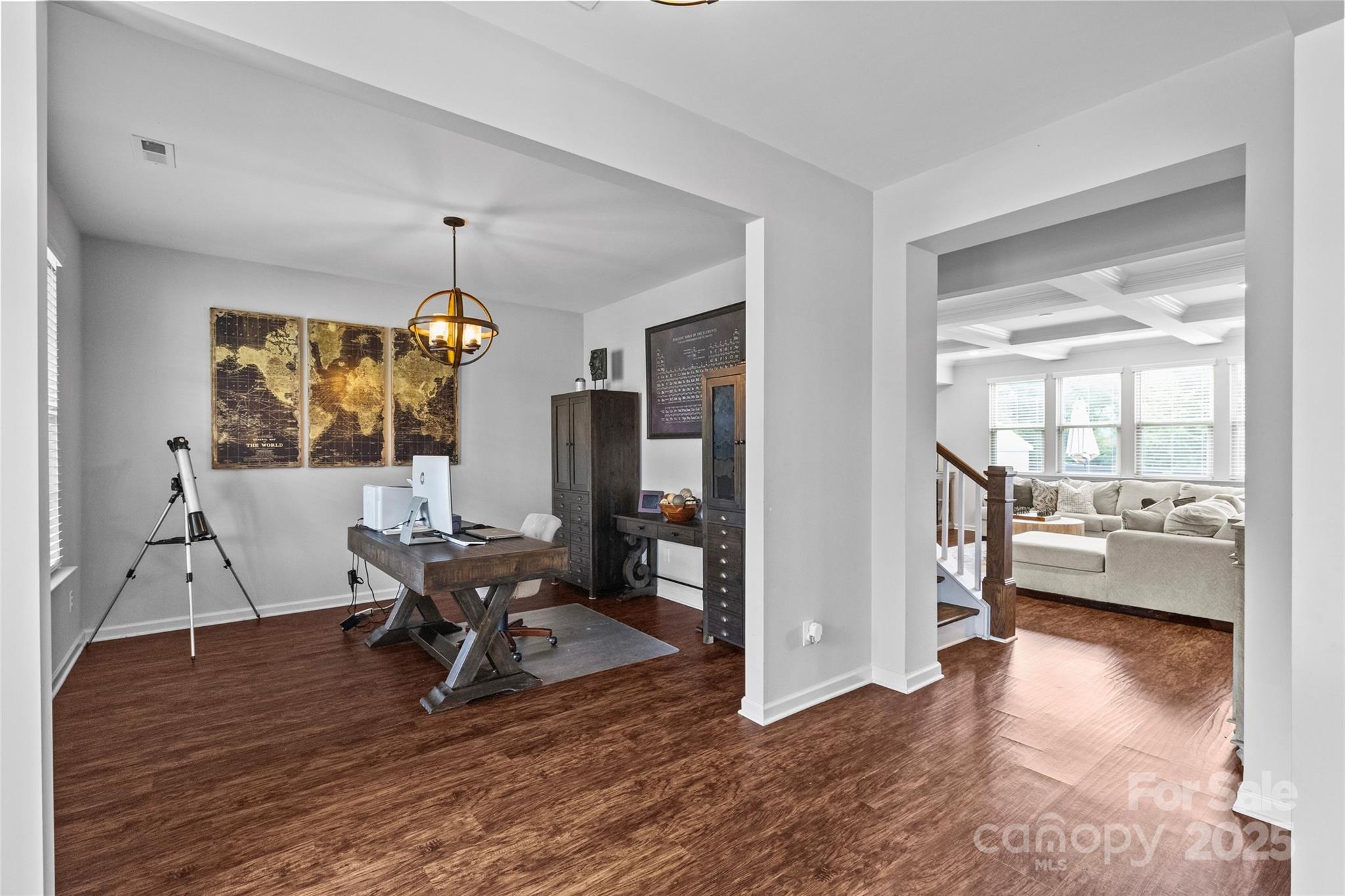 832 Oak Manor Drive SE