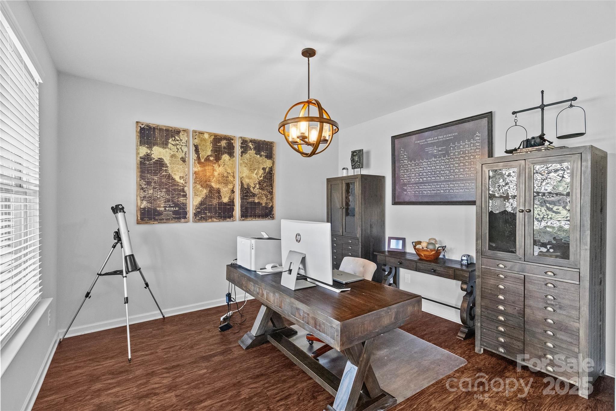 832 Oak Manor Drive SE