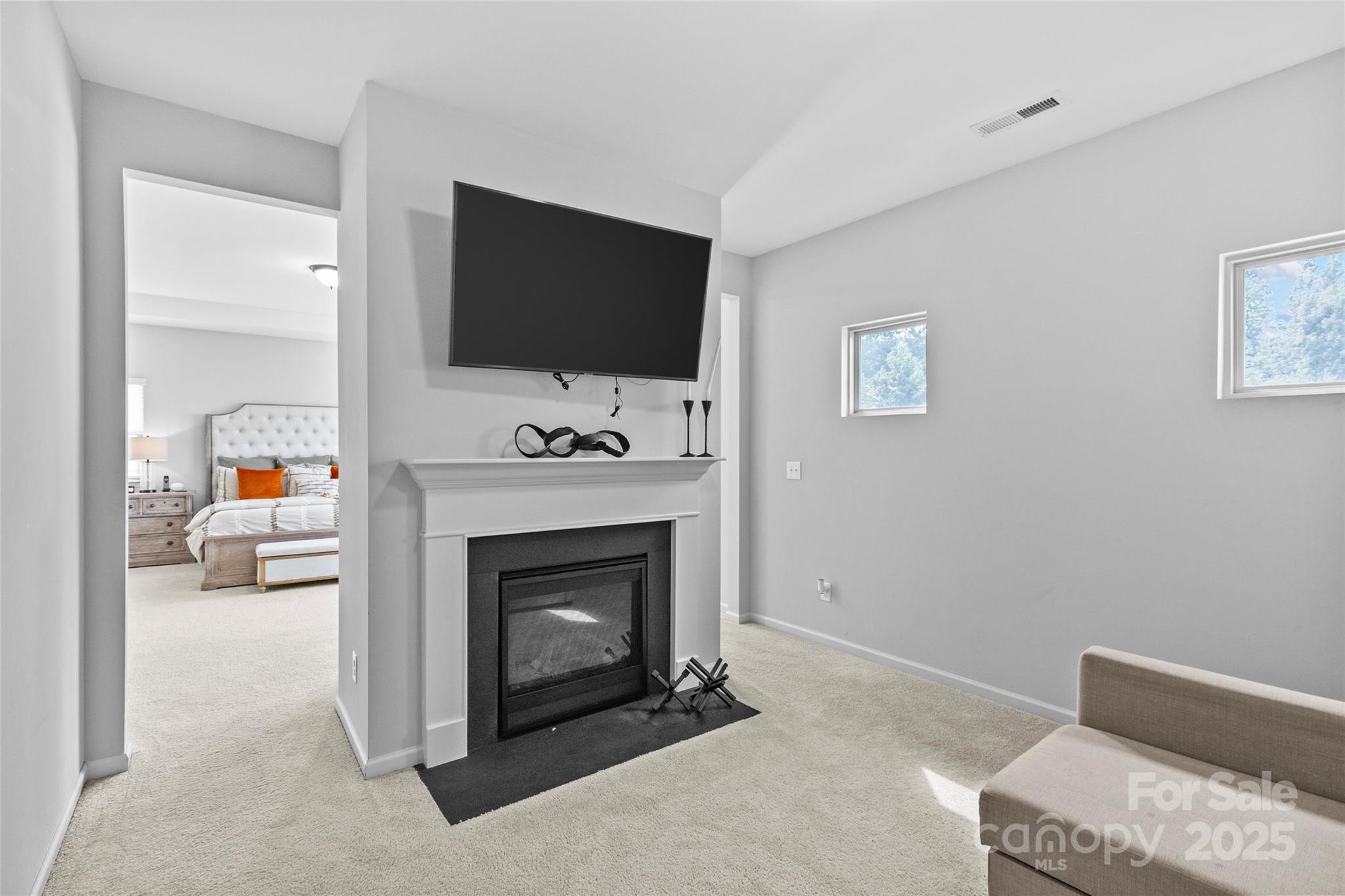 832 Oak Manor Drive SE