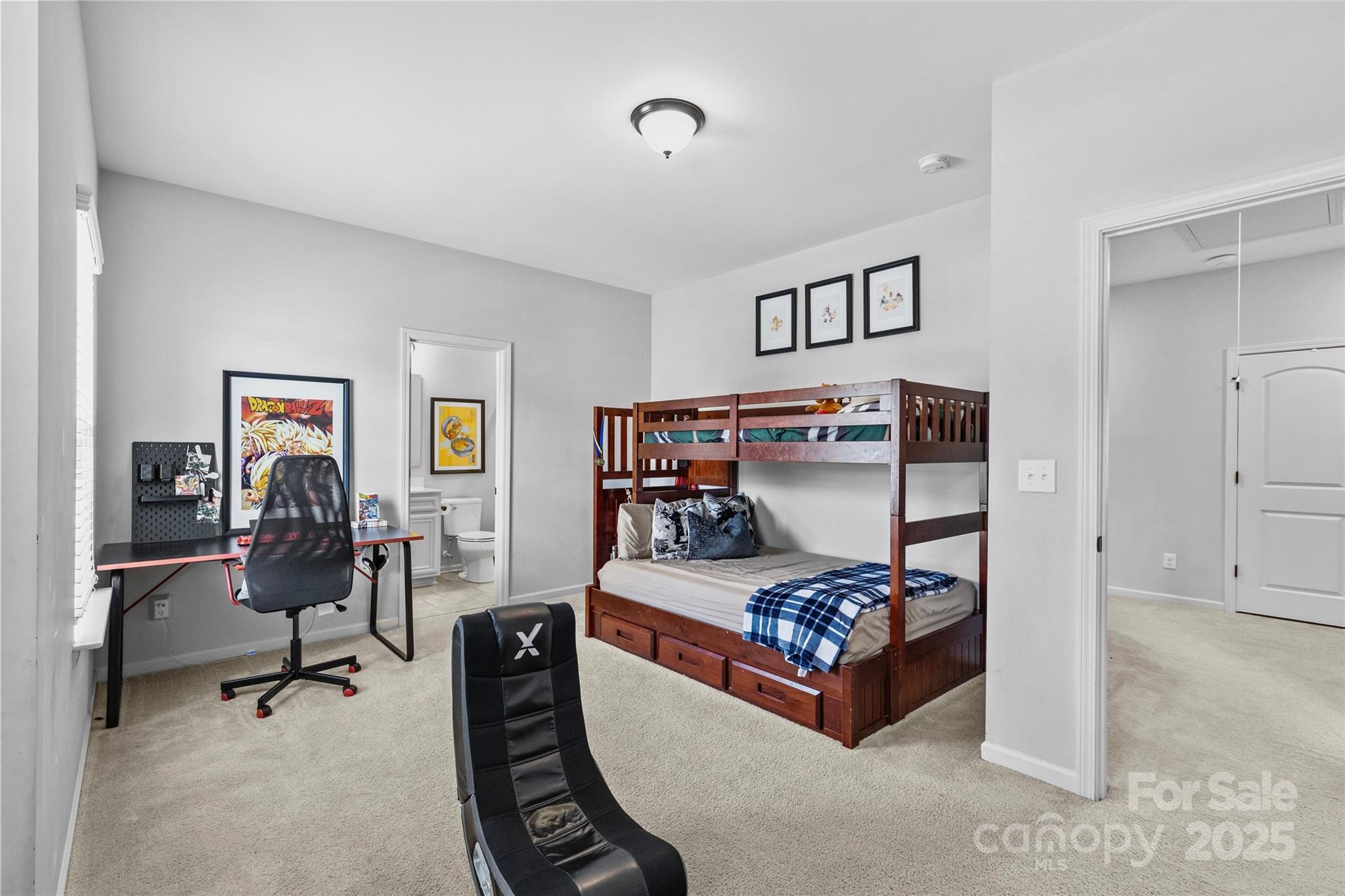 832 Oak Manor Drive SE