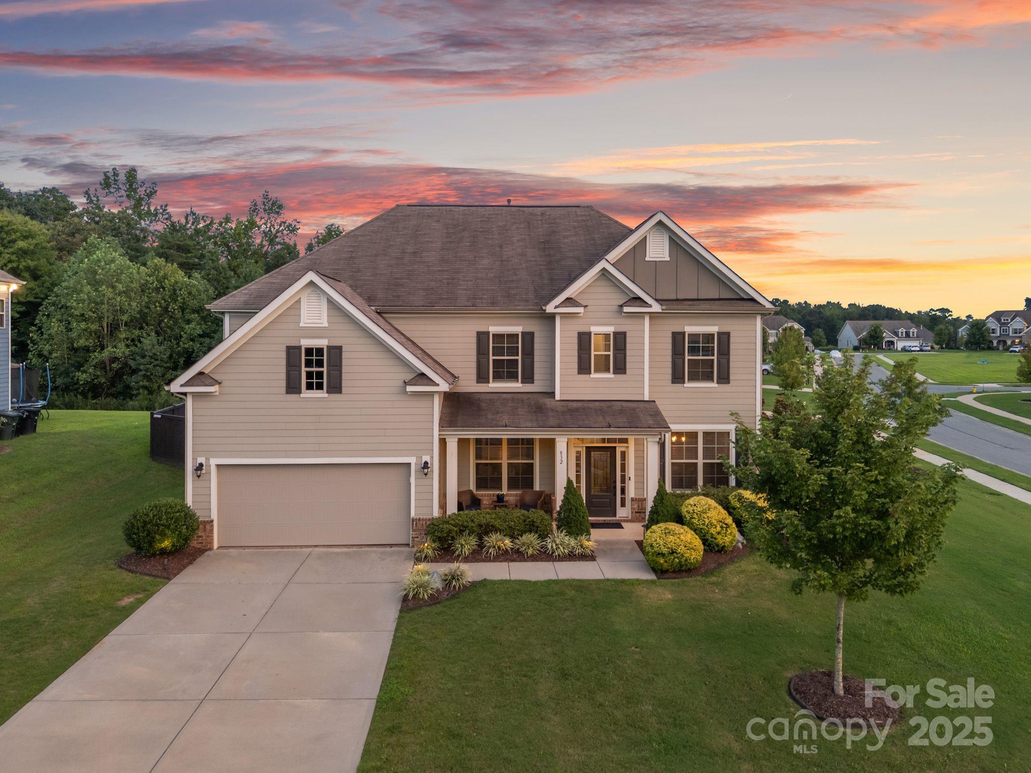 832 Oak Manor Drive SE