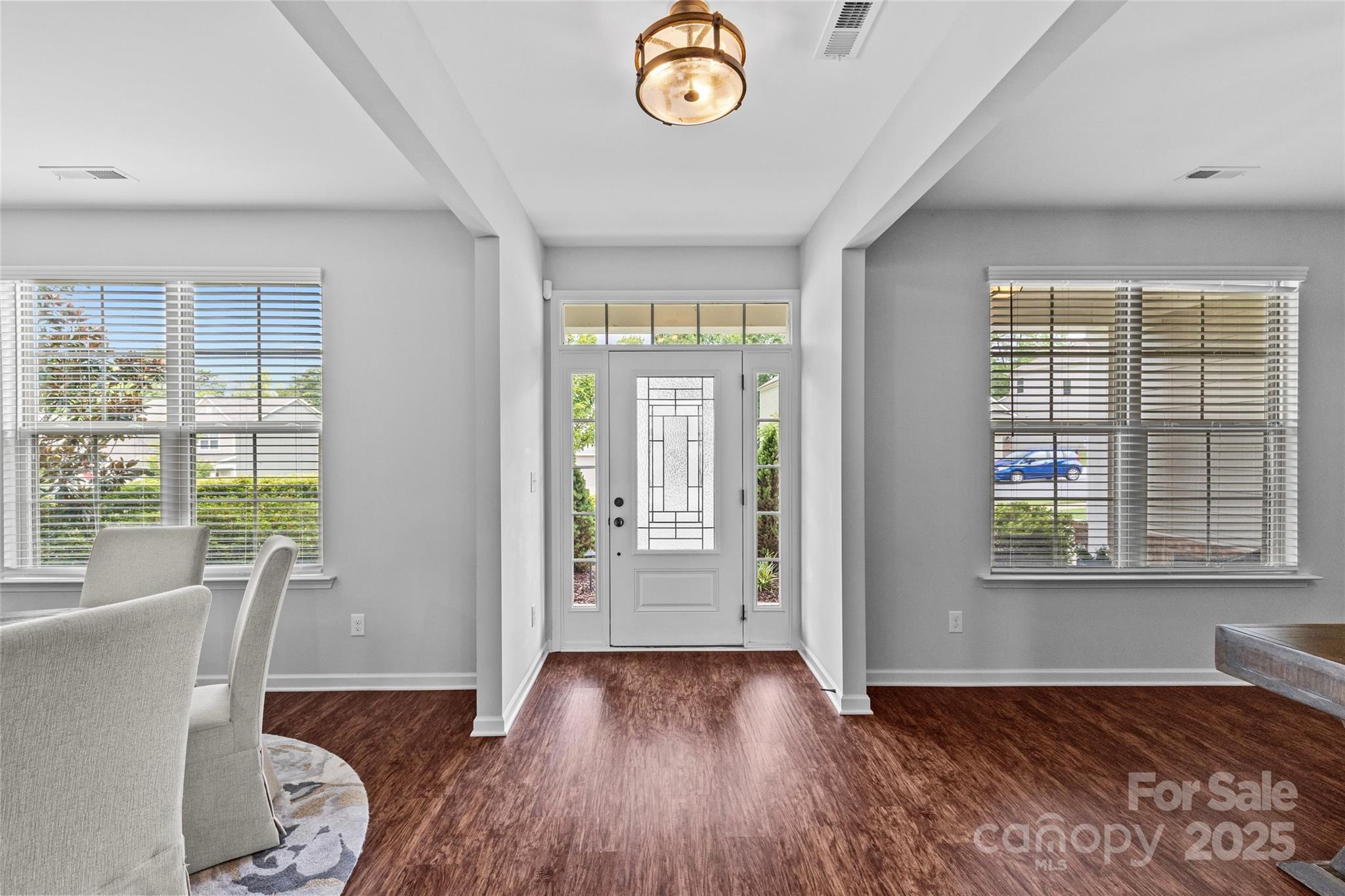 832 Oak Manor Drive SE