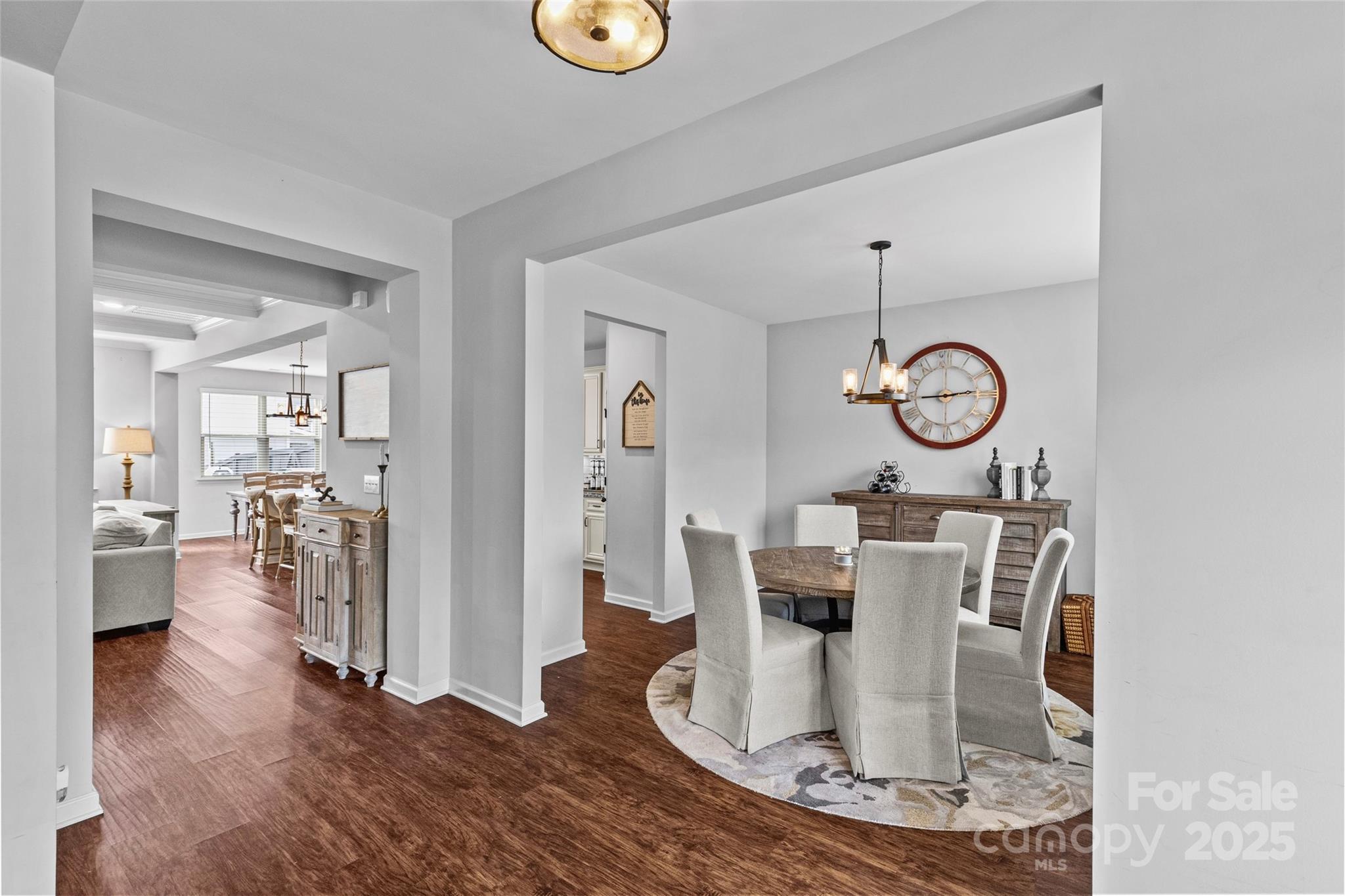 832 Oak Manor Drive SE