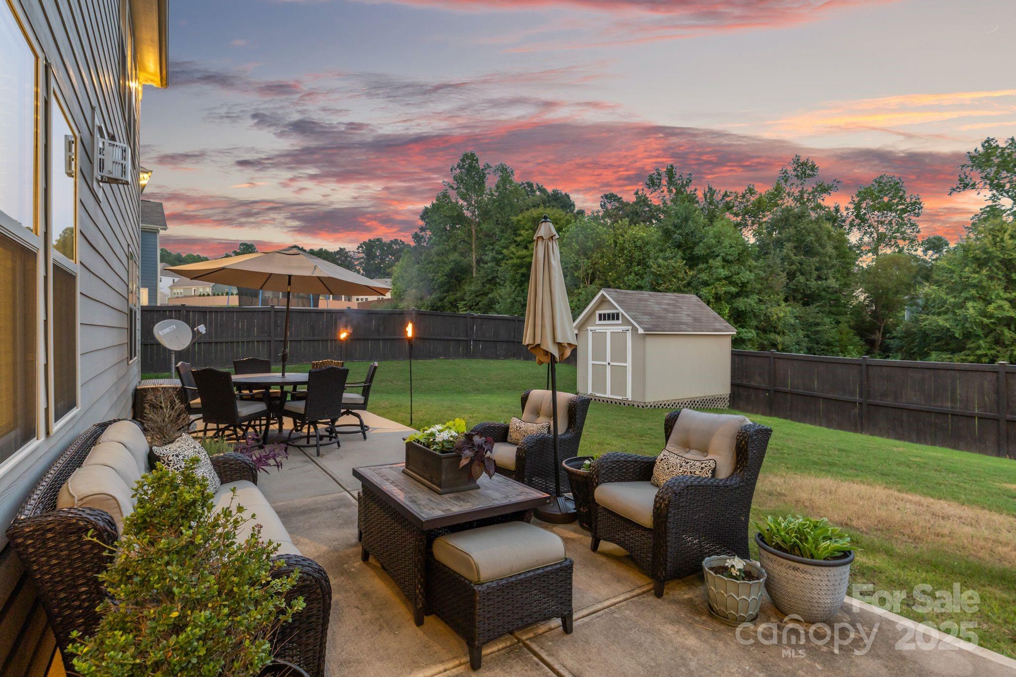 832 Oak Manor Drive SE